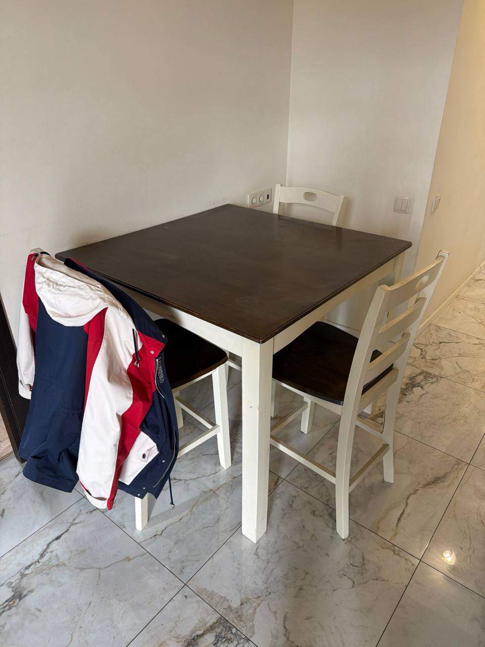 Стол и 4 стула