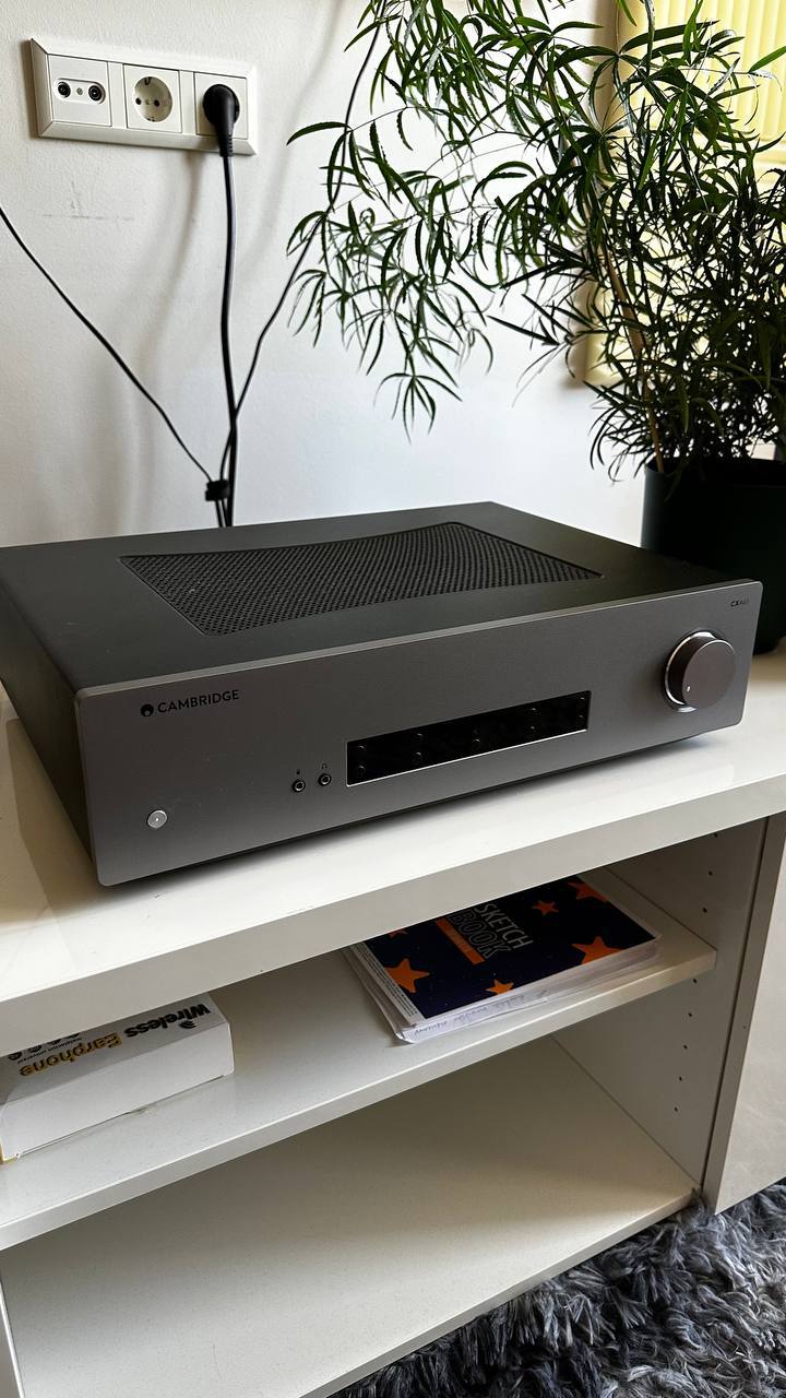 Интегральный усилитель Cambridge Audio CXA61