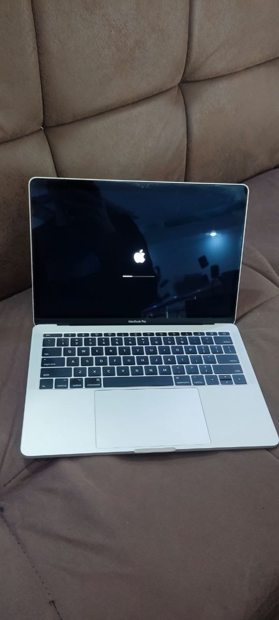 MacBook Intel i5 8GB 120GB