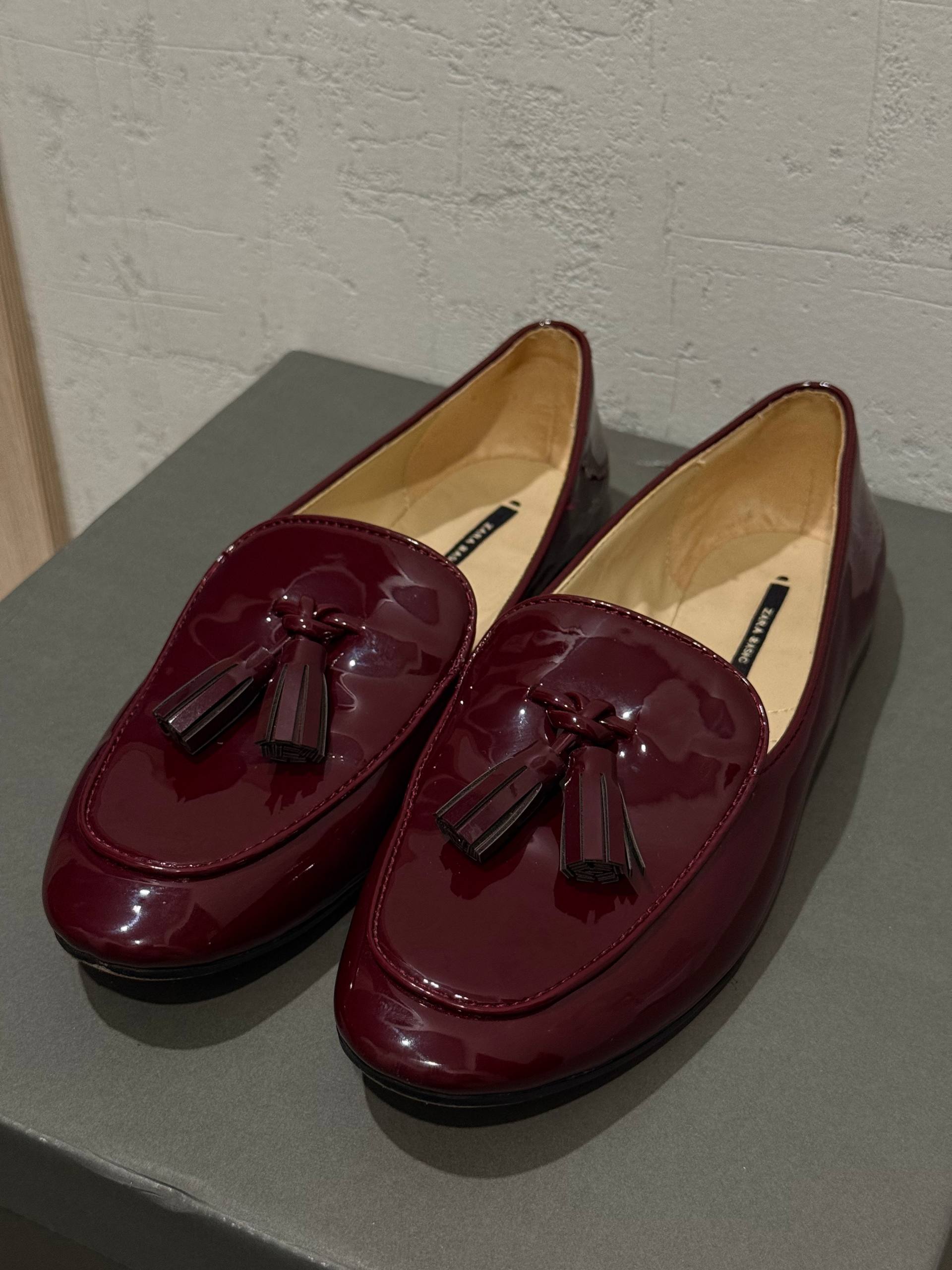 Лакированные лоферы Zara