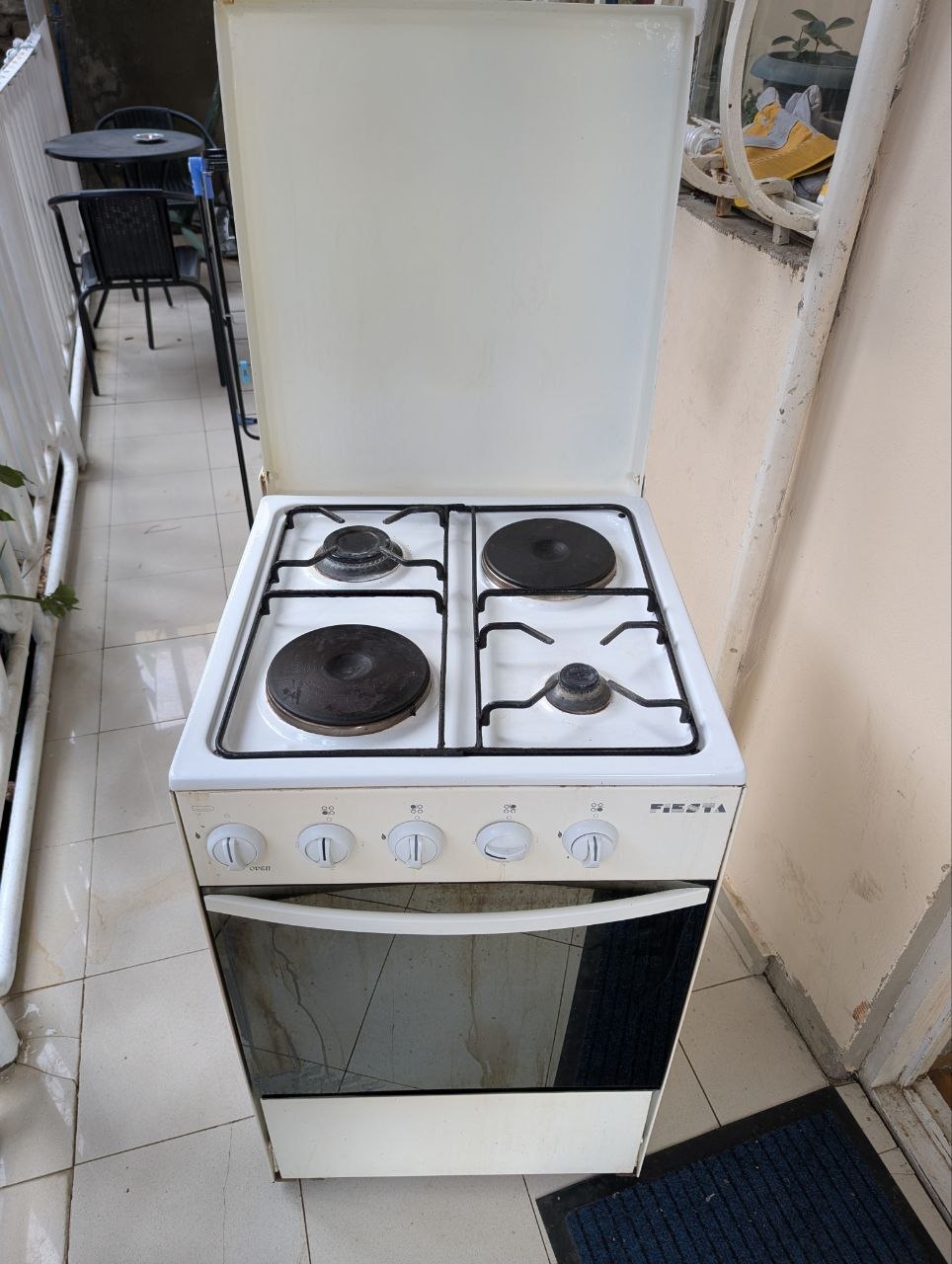 Плита 4 конфорки (2 газовые, 2 электро)