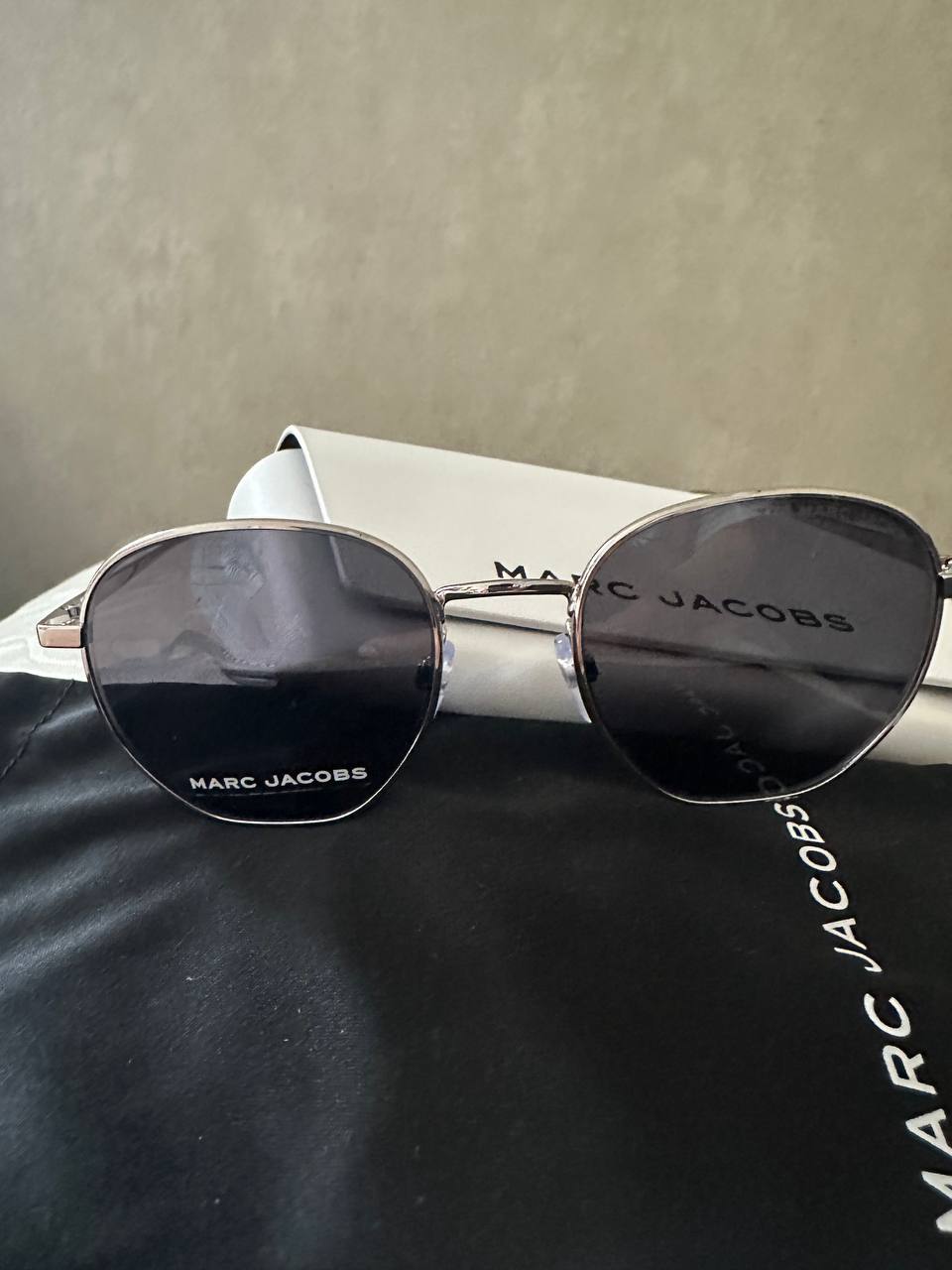 Солнцезащитные очки Marc Jacobs