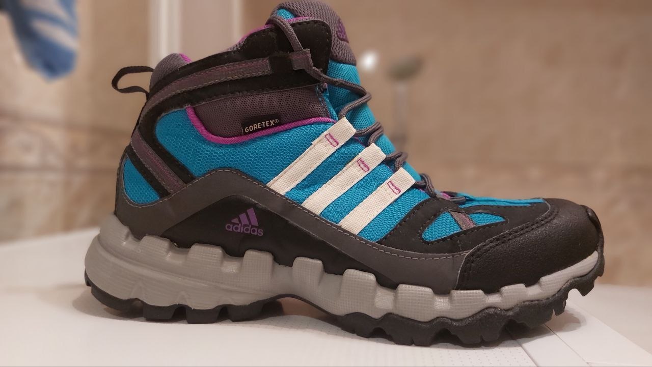 Adidas кроссовки EU36