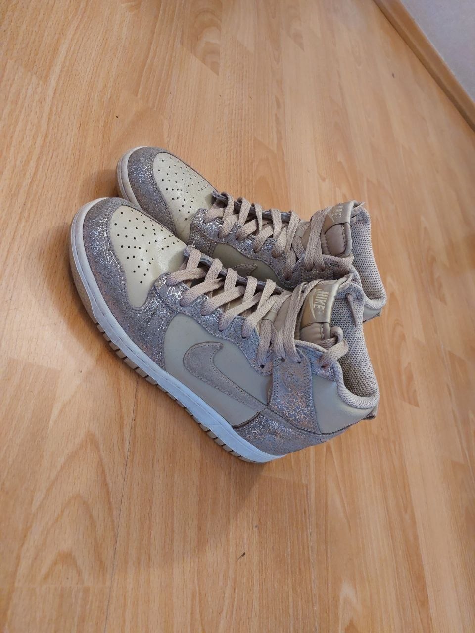 Кроссовки Nike женские