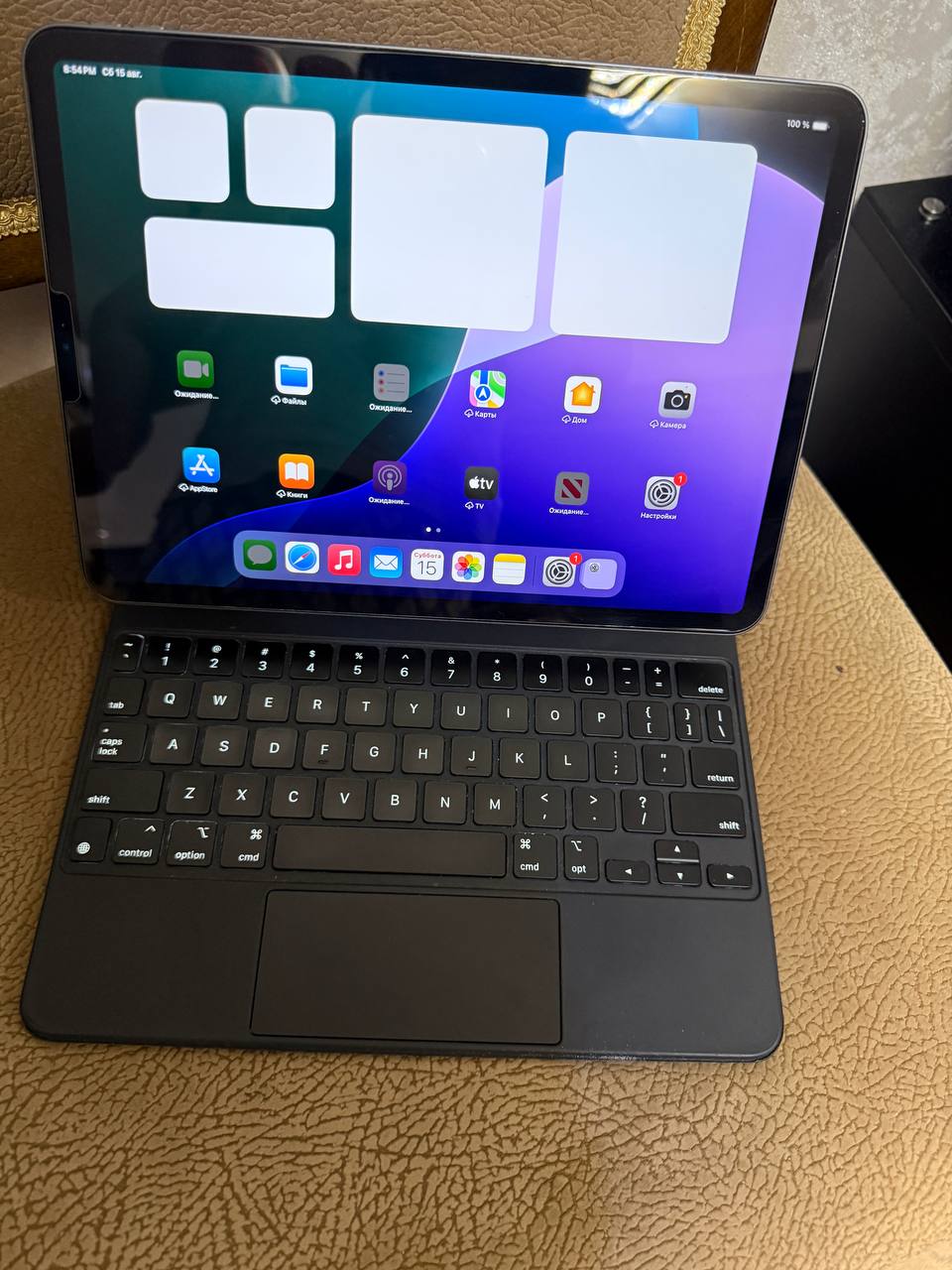 iPad Pro 11 256GB 2 поколения с оригинальной клавиатурой