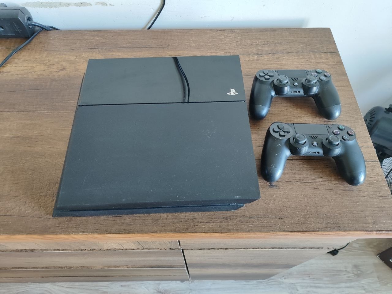 PlayStation 4 Fat 500GB + 2 джойстика