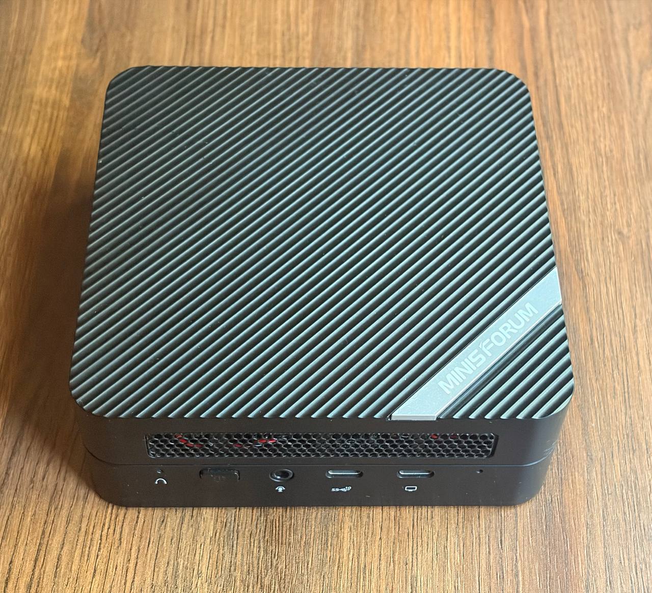 Мини-ПК Minisforum UM560 XT