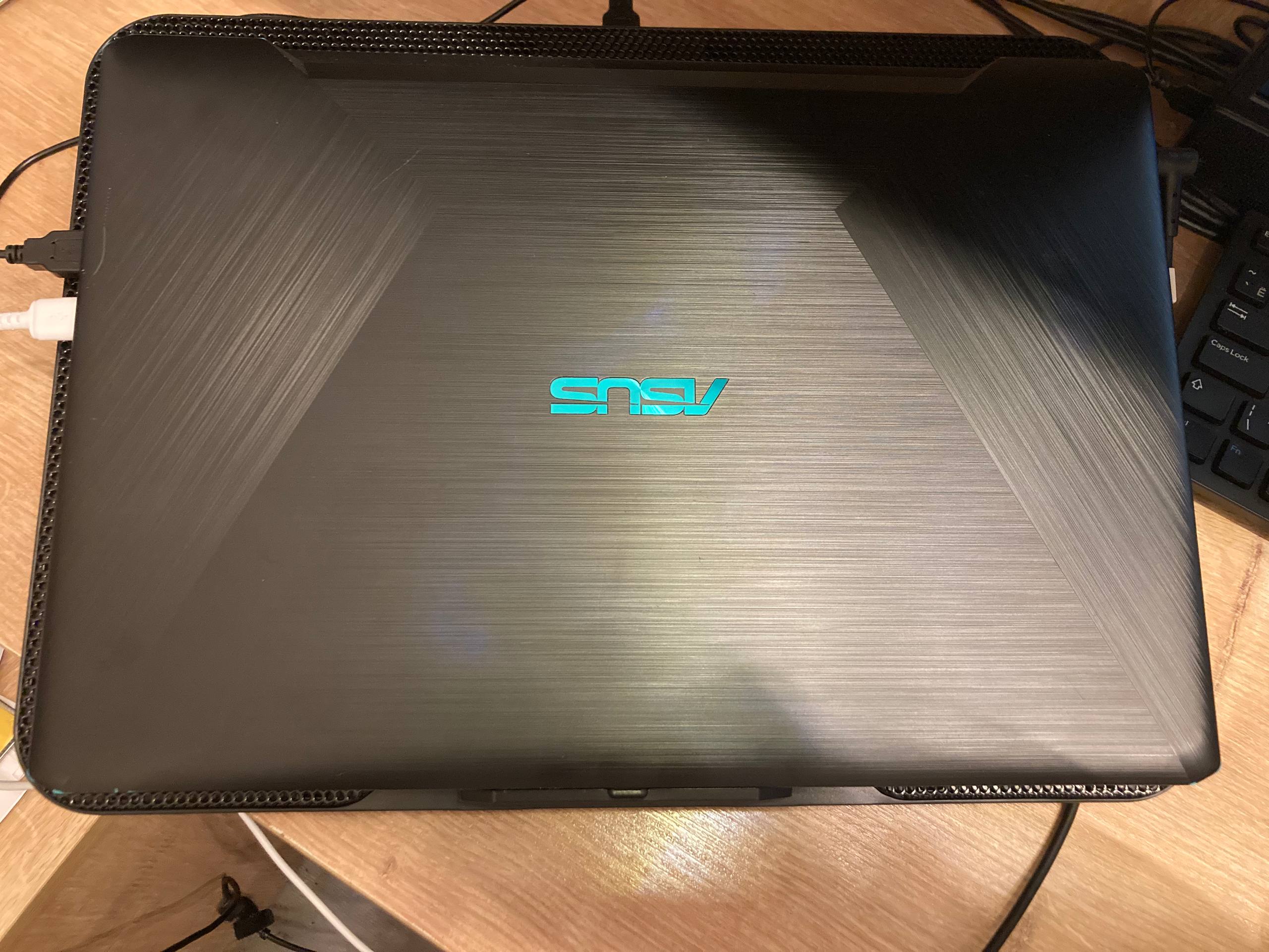 Ноутбук ASUS VivoBook X570DD/M570DD (Ryzen 5 3500U, 16GB, GTX 1050)