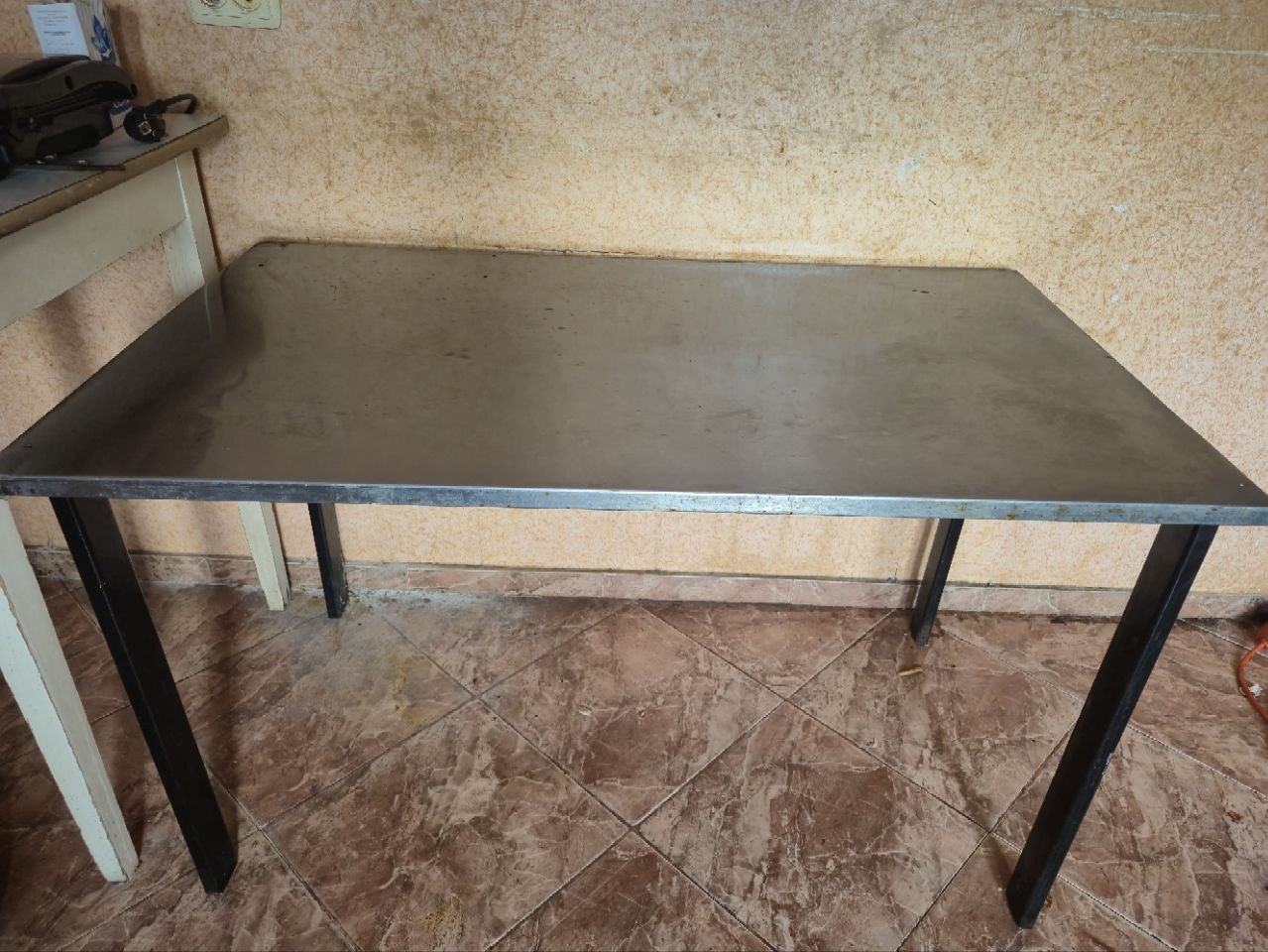Железный стол 105x60x50 см