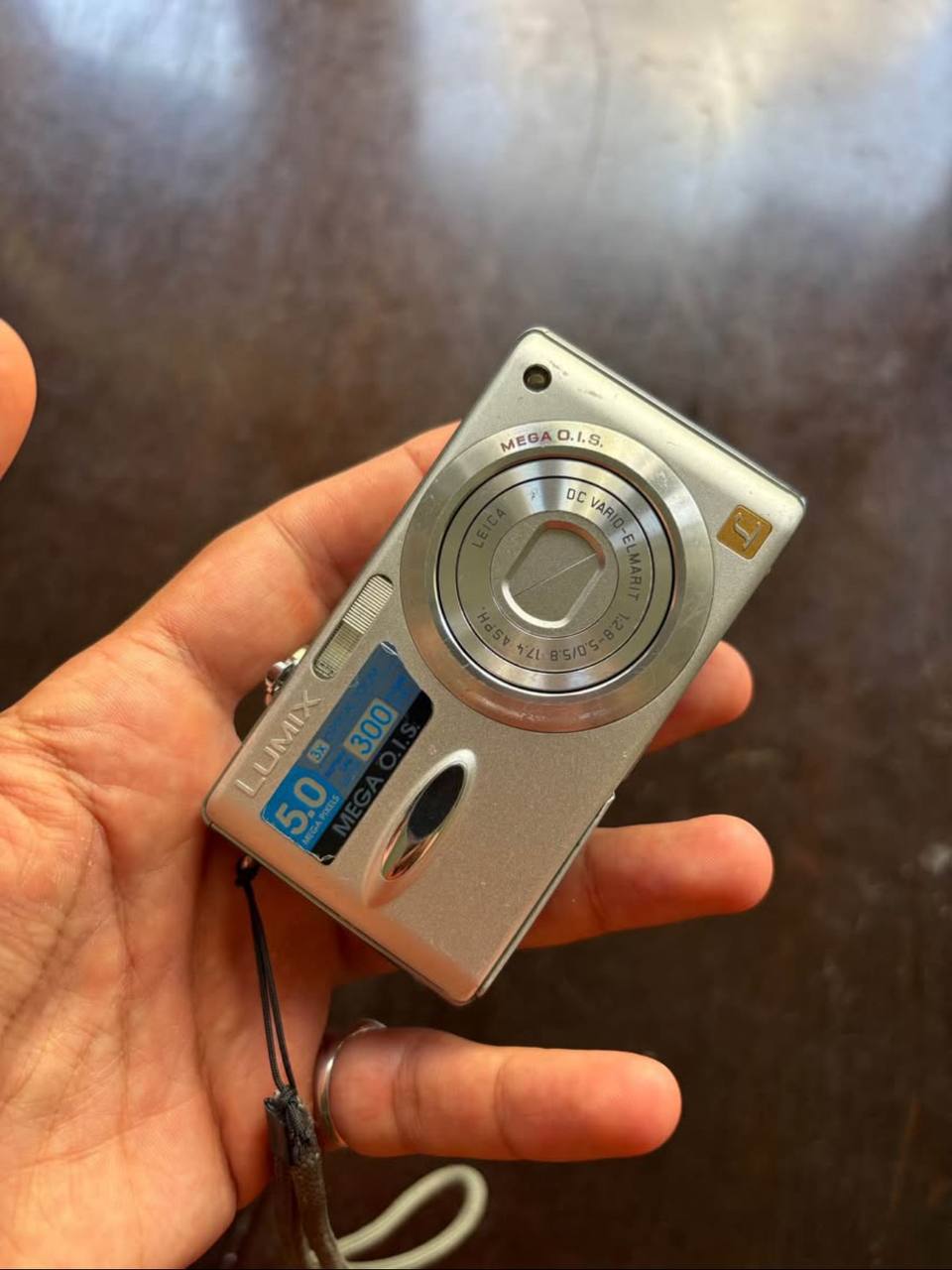 Фотокамера Panasonic Lumix FX8 с объективом Leica