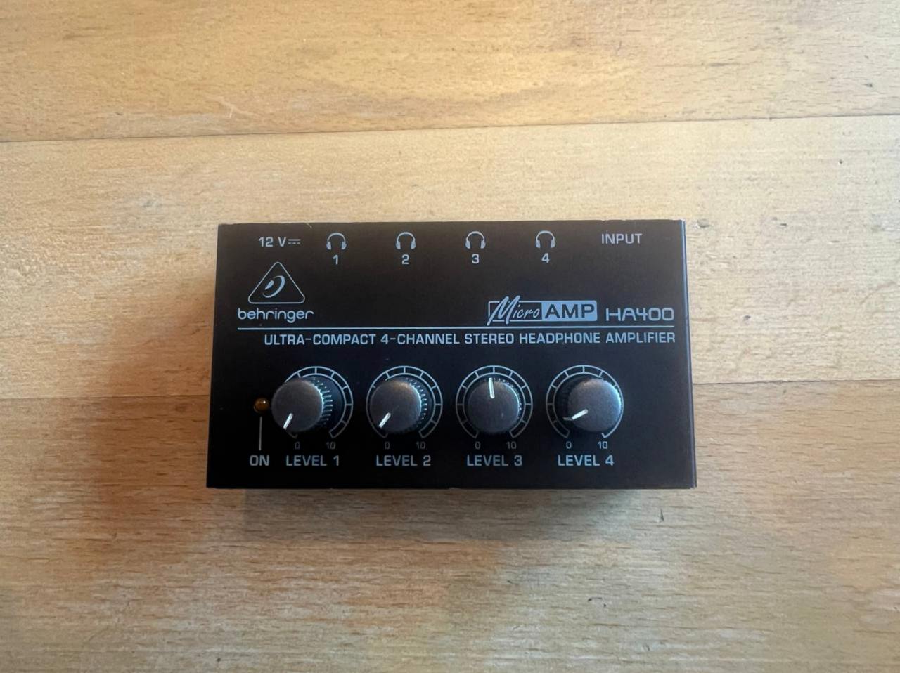 Микшерный пульт Behringer