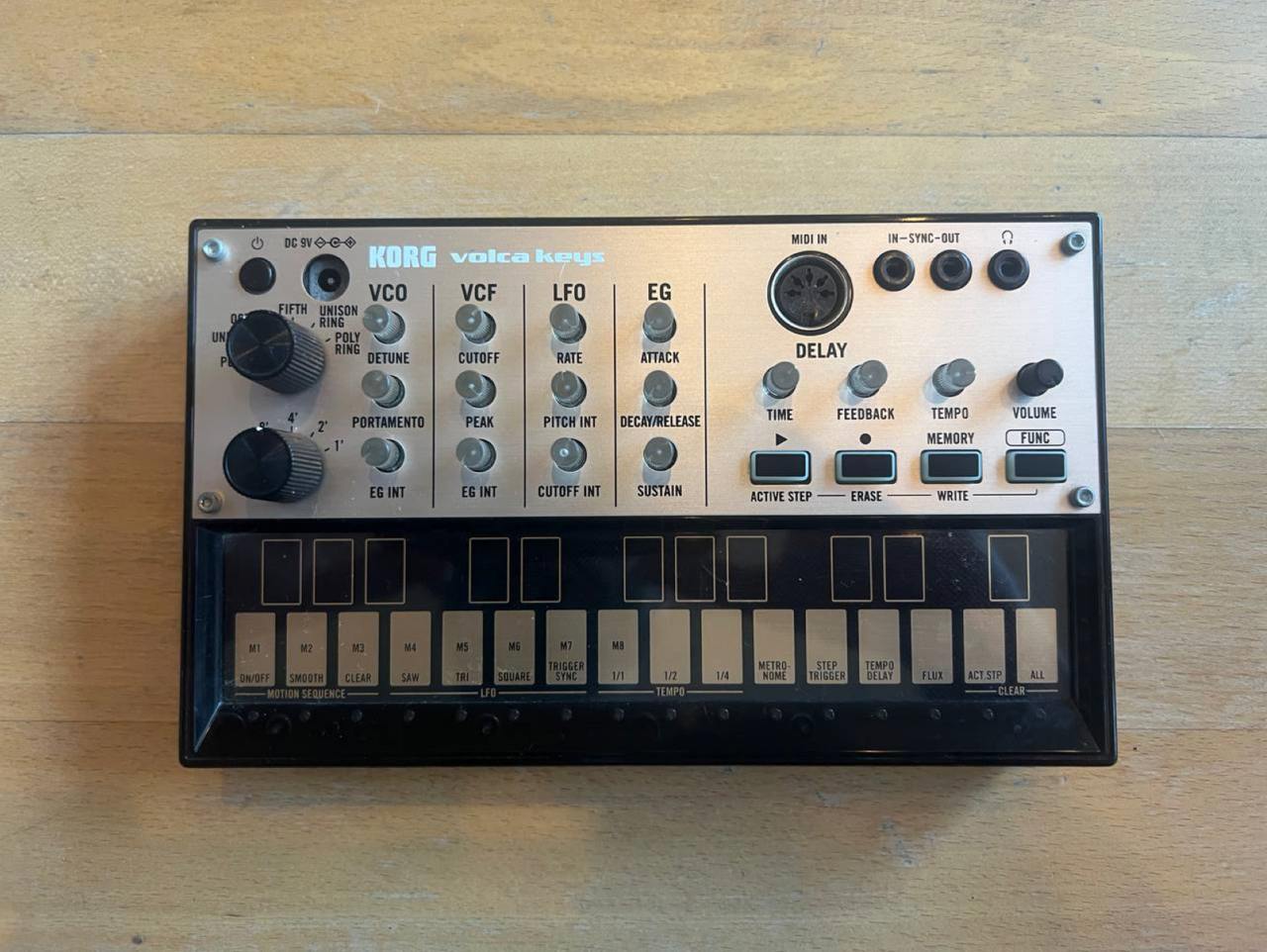 Korg Volca Keys синтезатор