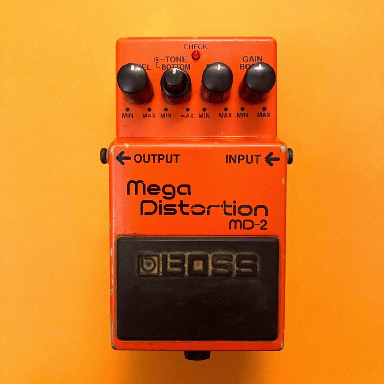 Boss MD-2 Mega Distortion (гитарная педаль)