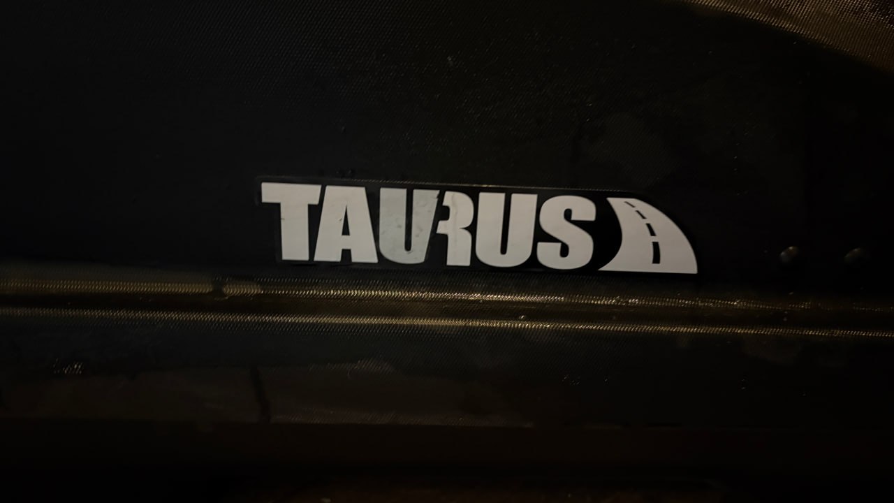 Автобокс Taurus 600, карбон, 600 литров