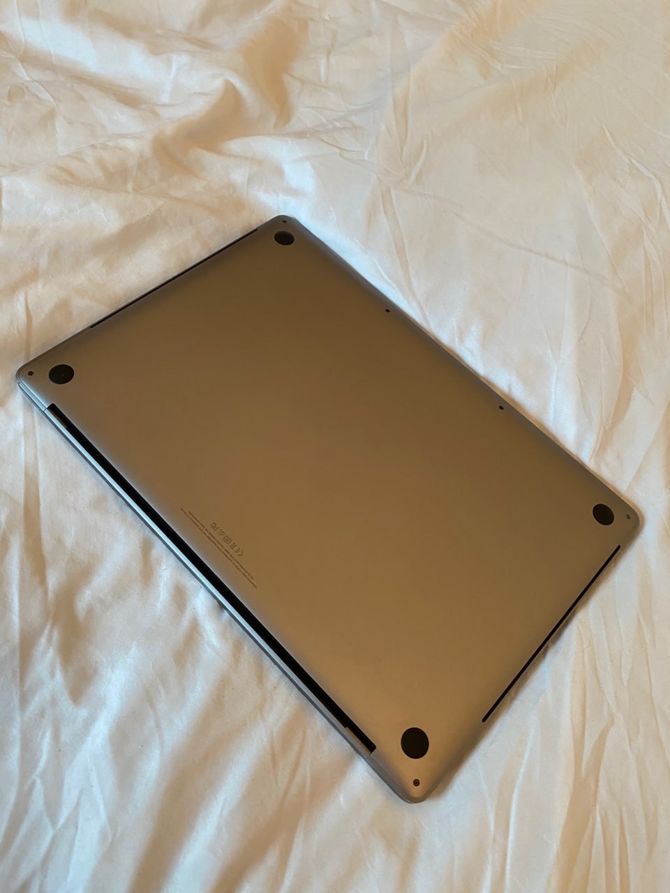 MacBook Pro 2018 15-inch (i7, 16GB, 512GB SSD)