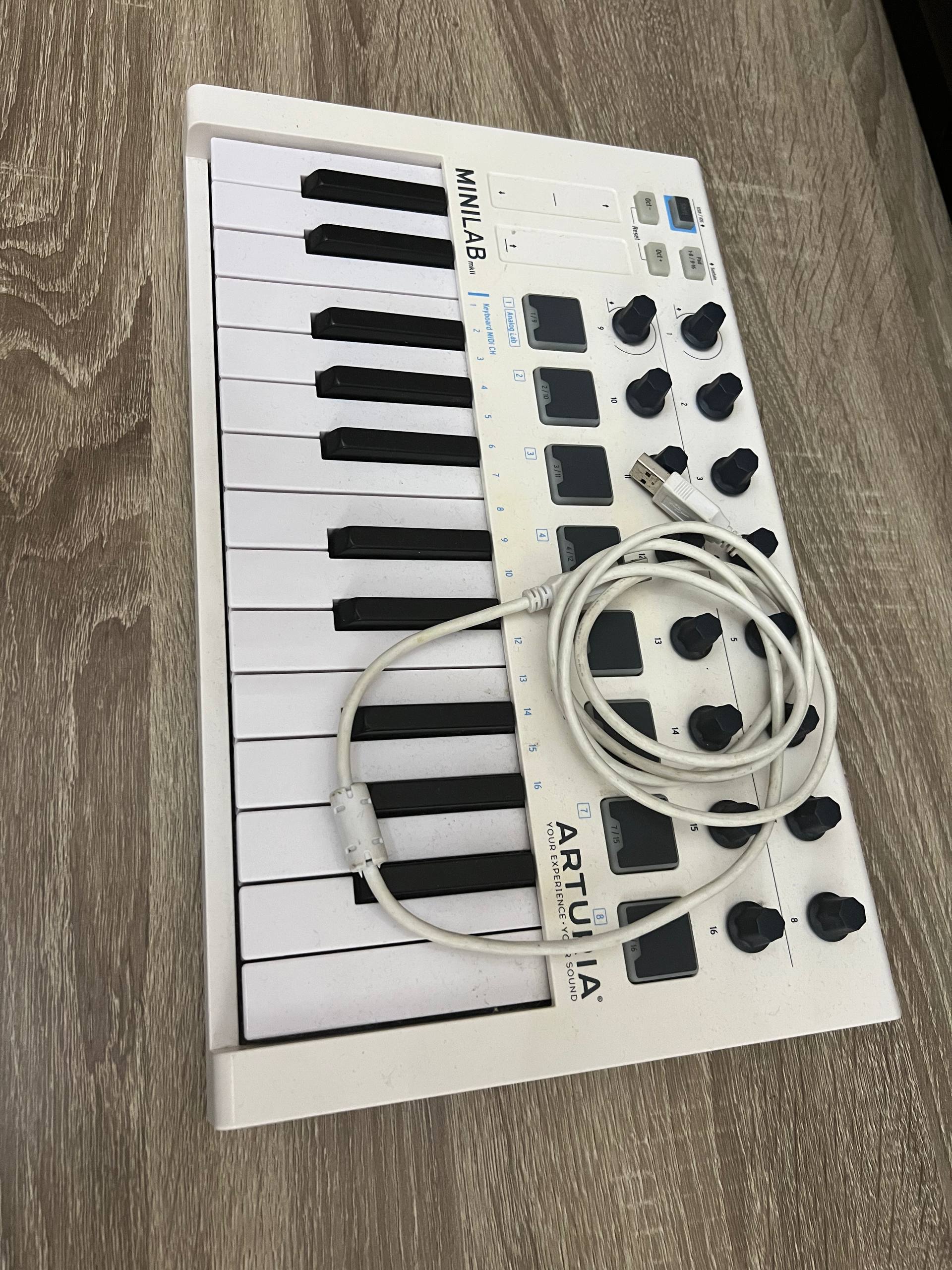 MIDI-клавиатура Arturia MiniLab MK2