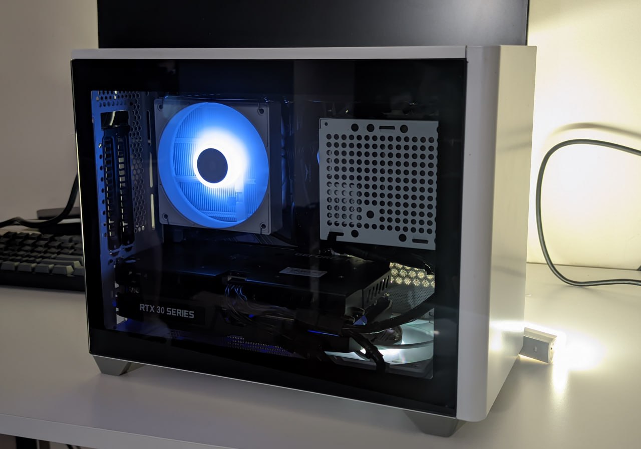 Корпус Cooler Master NR200P