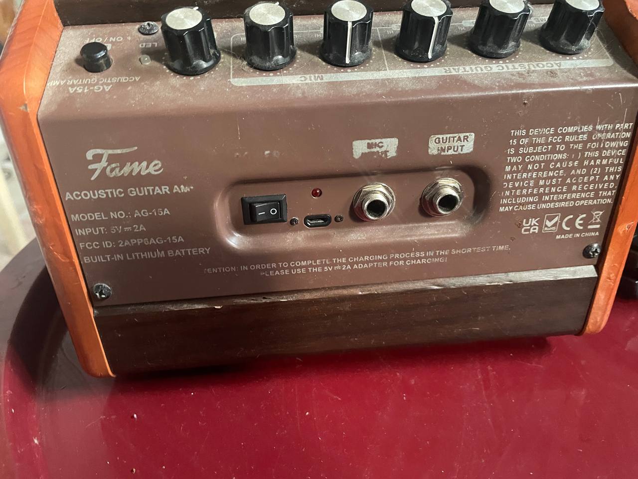 Портативный комбоусилитель Fame AG-15A