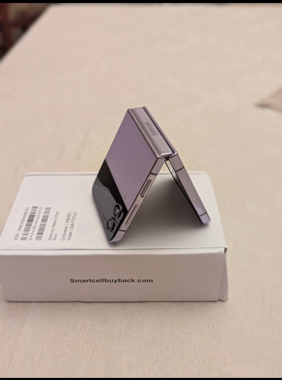 Samsung Galaxy Z Flip 4, 750 лари
