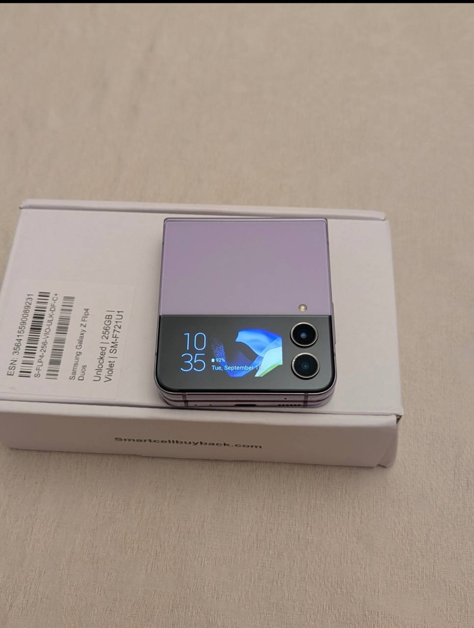 Samsung Galaxy Z Flip 4, 750 лари