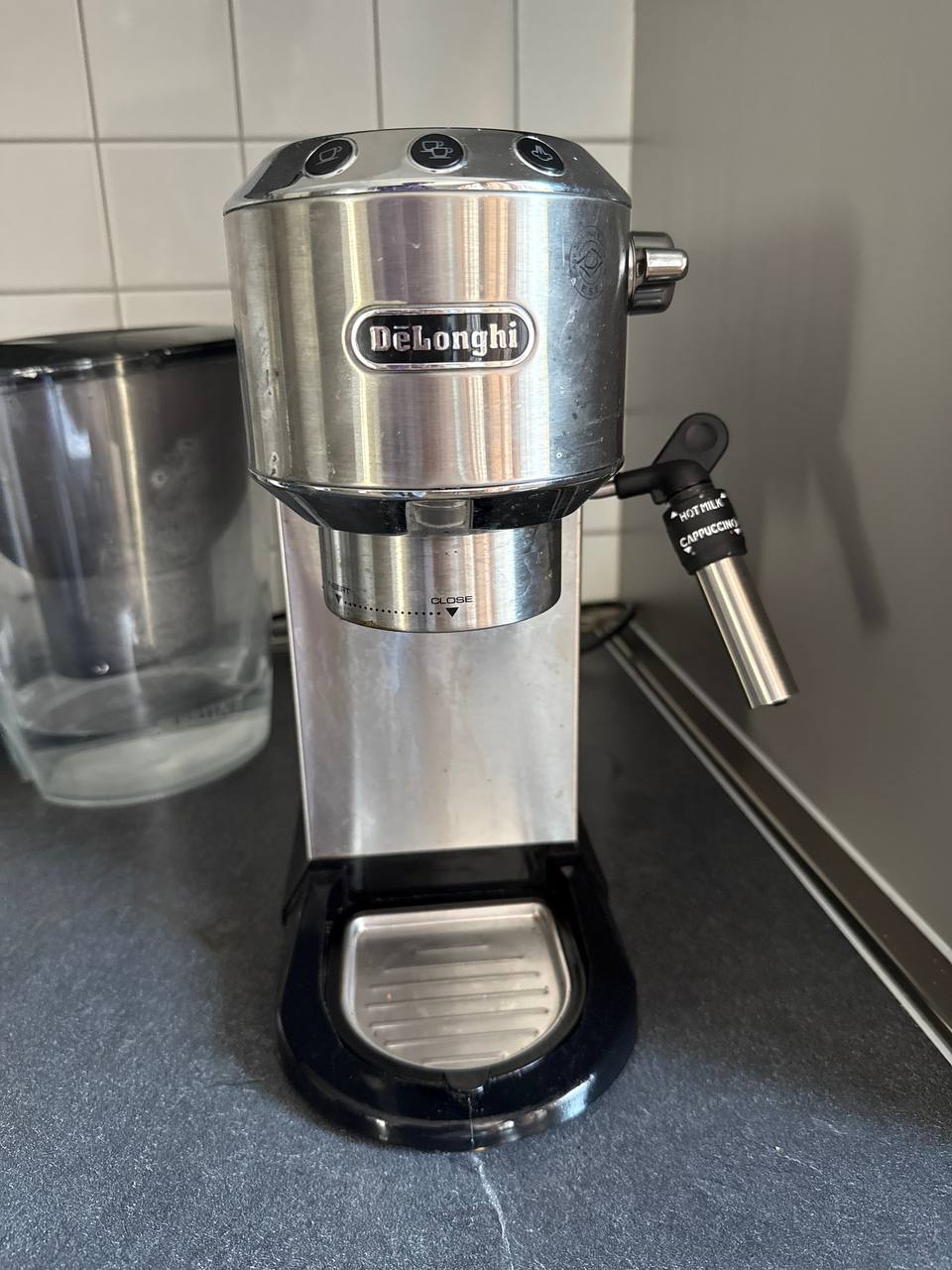 Рожковая кофемашина De'Longhi EC685 с рожком и капсулами