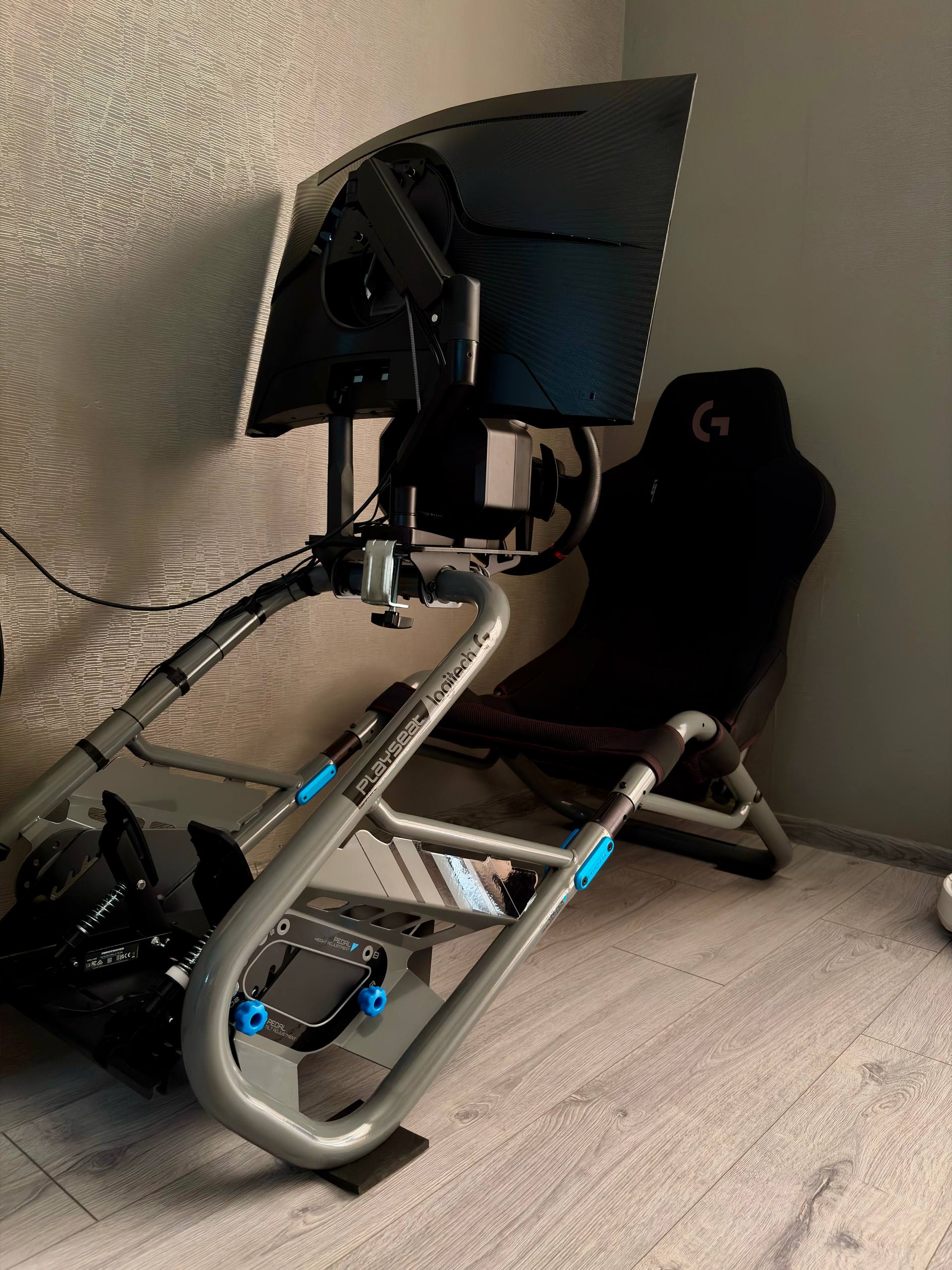 Симрейсинг сетап: Thrustmaster T598 + Playseat Trophy + Samsung Odyssey G5 32"