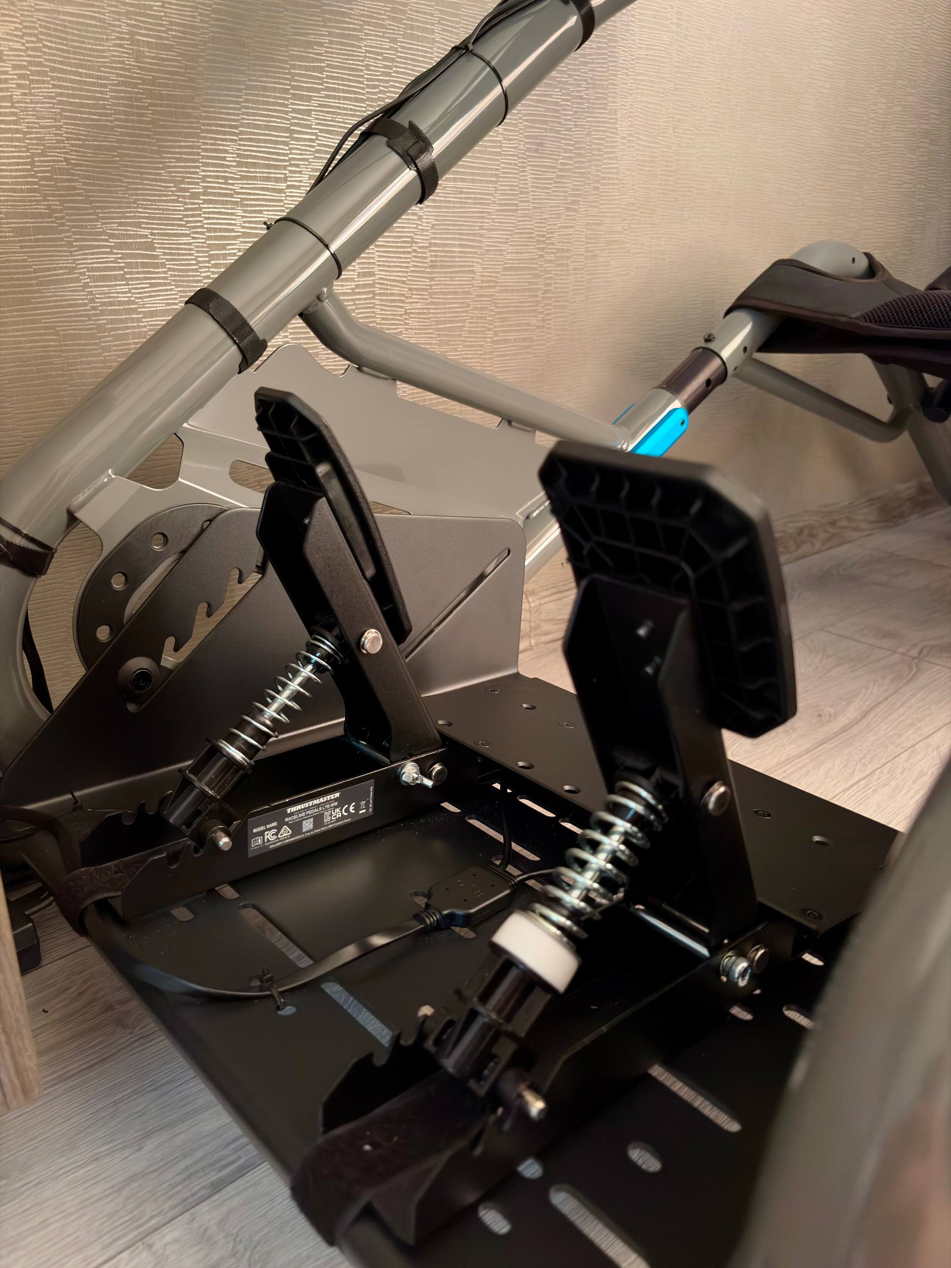 Симрейсинг сетап: Thrustmaster T598 + Playseat Trophy + Samsung Odyssey G5 32"