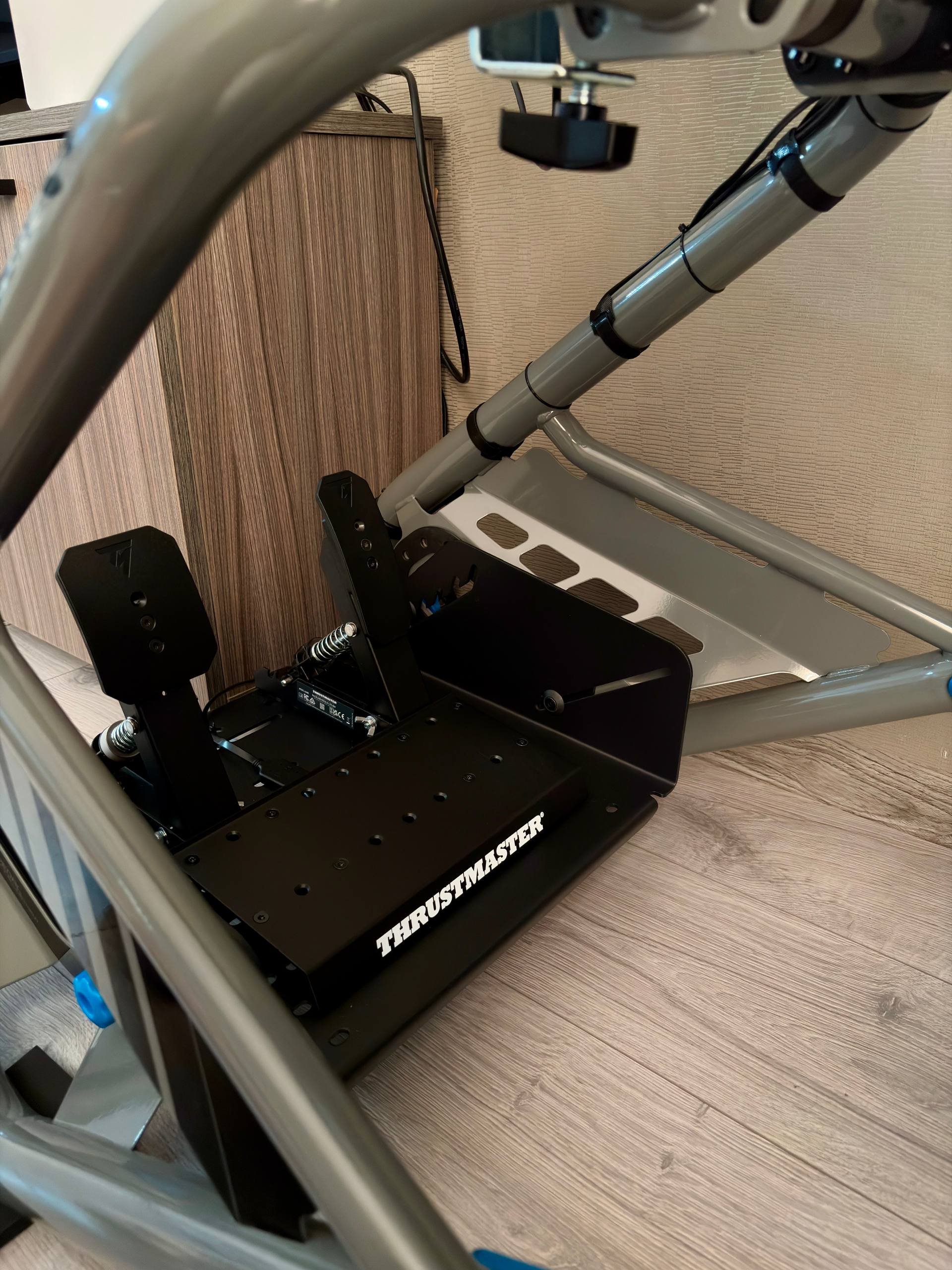Симрейсинг сетап: Thrustmaster T598 + Playseat Trophy + Samsung Odyssey G5 32"