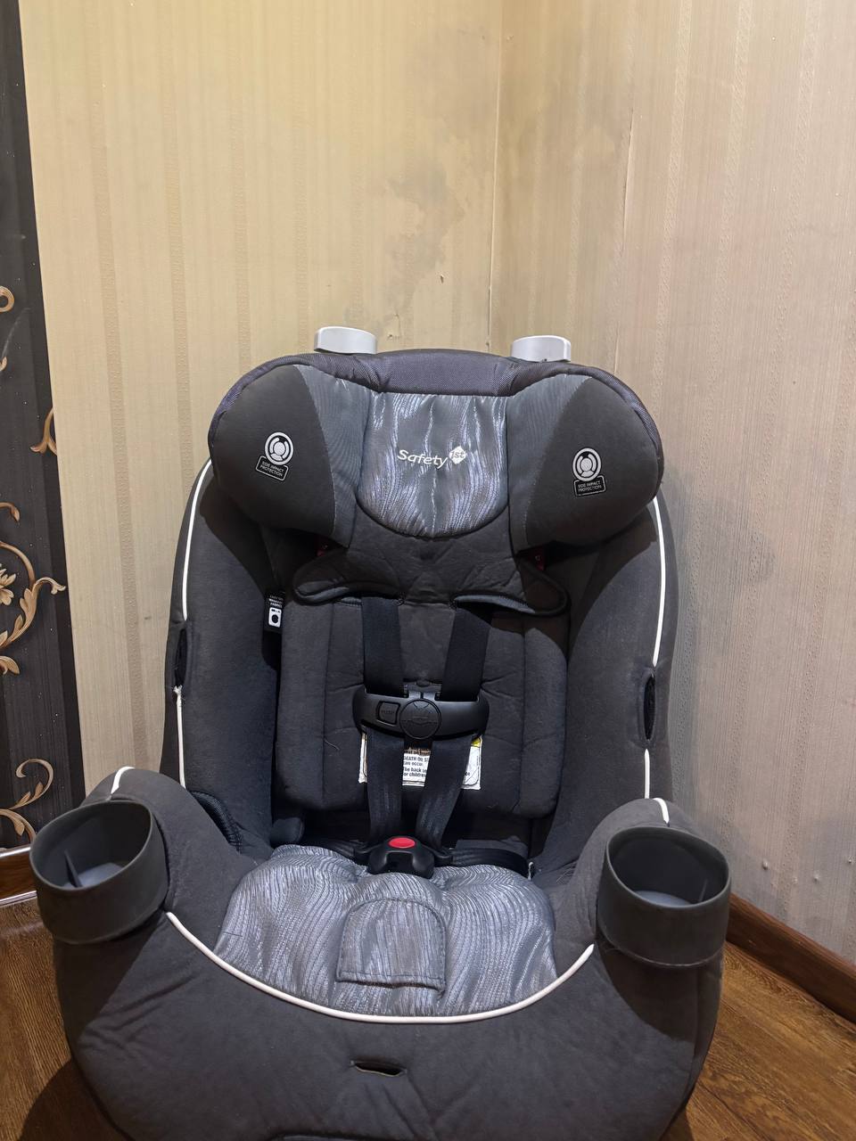 Детское автокресло Safety 1st с подстаканниками