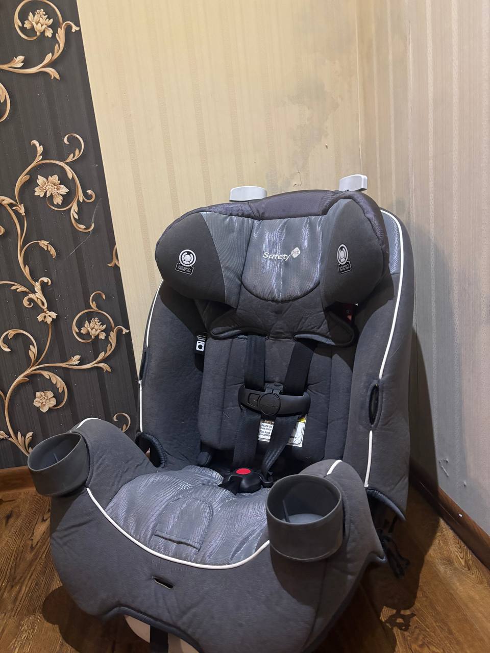 Детское автокресло Safety 1st с подстаканниками