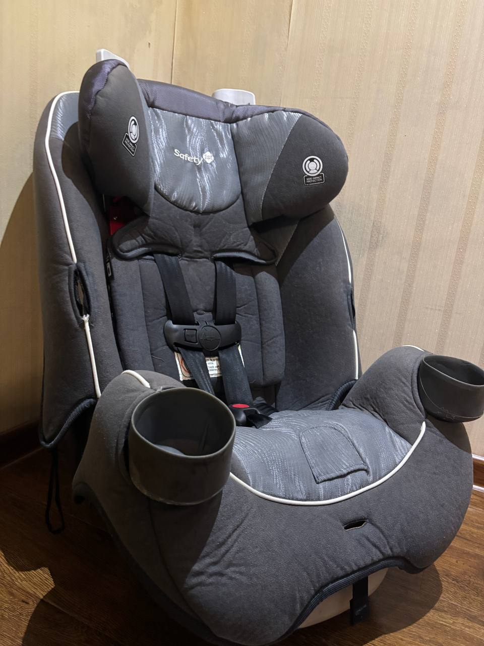 Детское автокресло Safety 1st с подстаканниками