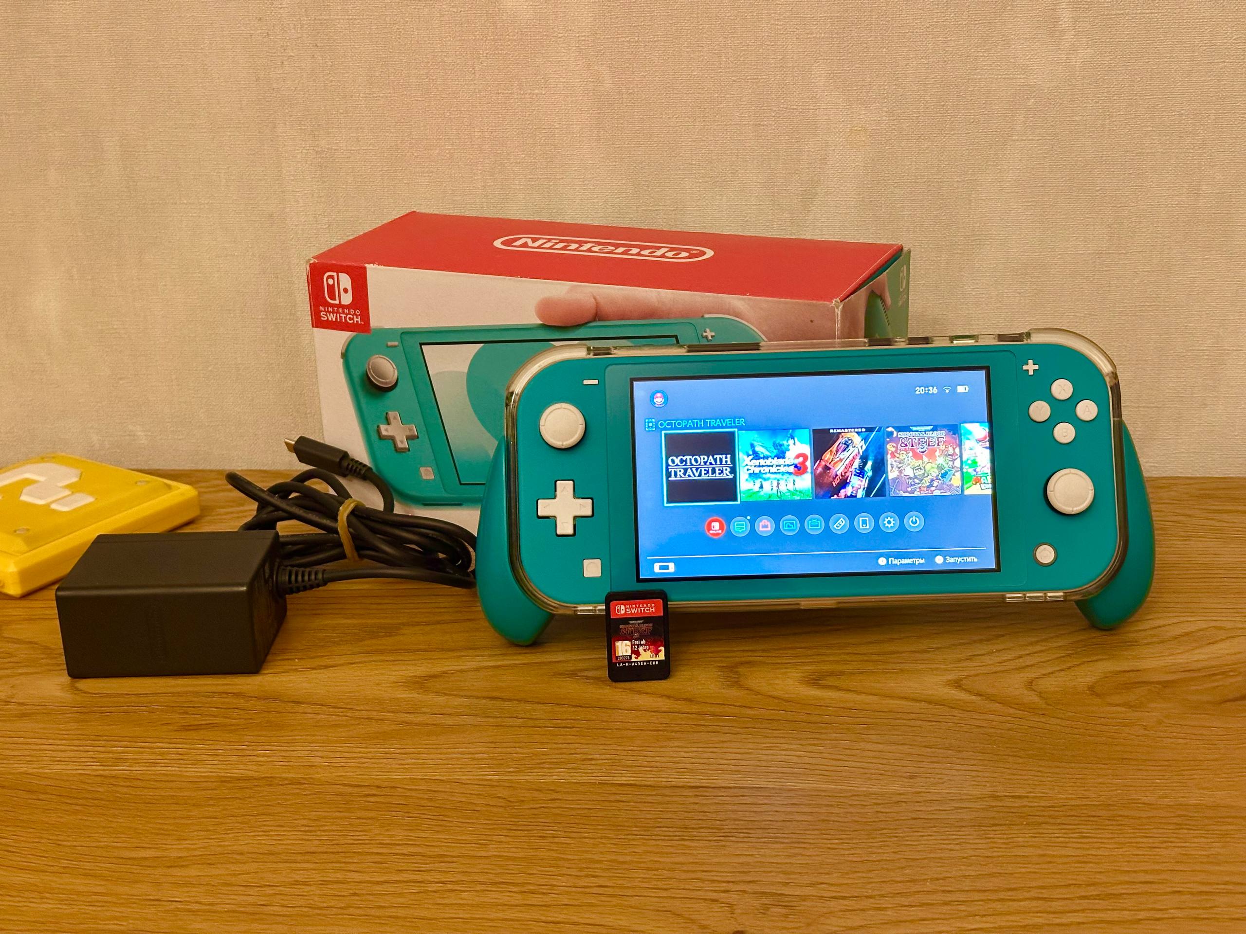 Nintendo Switch Lite с чехлом Skull & Co и игрой Warhammer 40k