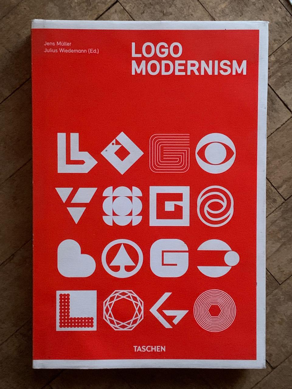 Книга Logo Modernism (6000 логотипов, 1940–1980)