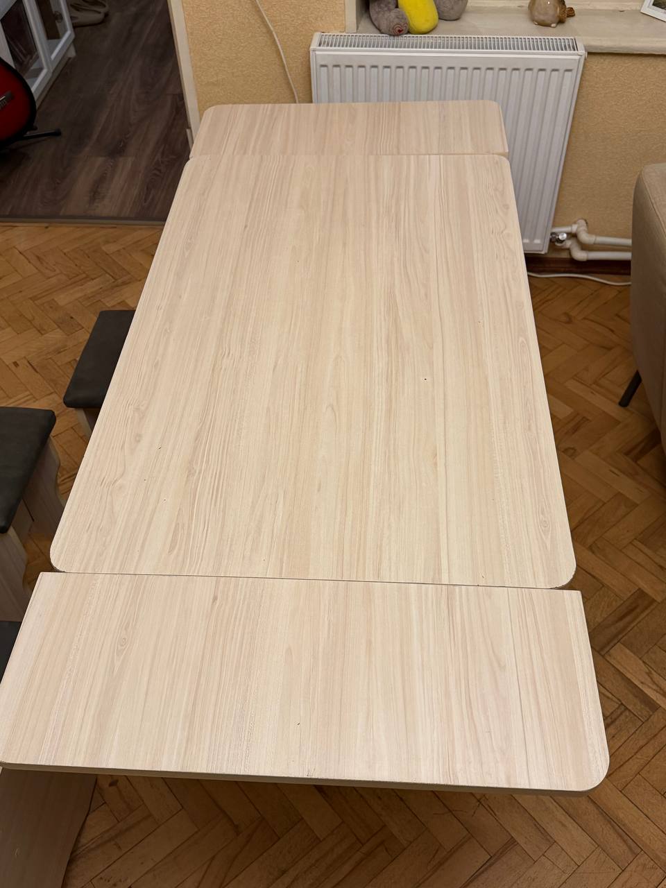 Кухонный уголок + раскладной стол + 2 табуретки