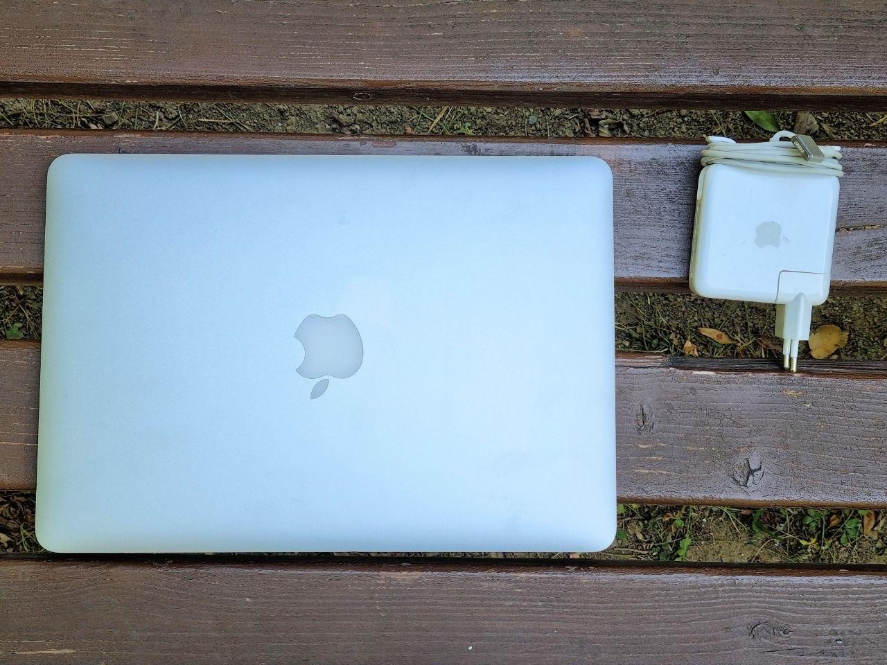 MacBook Pro 13 2015 (i5, 16GB RAM, 256GB SSD)
