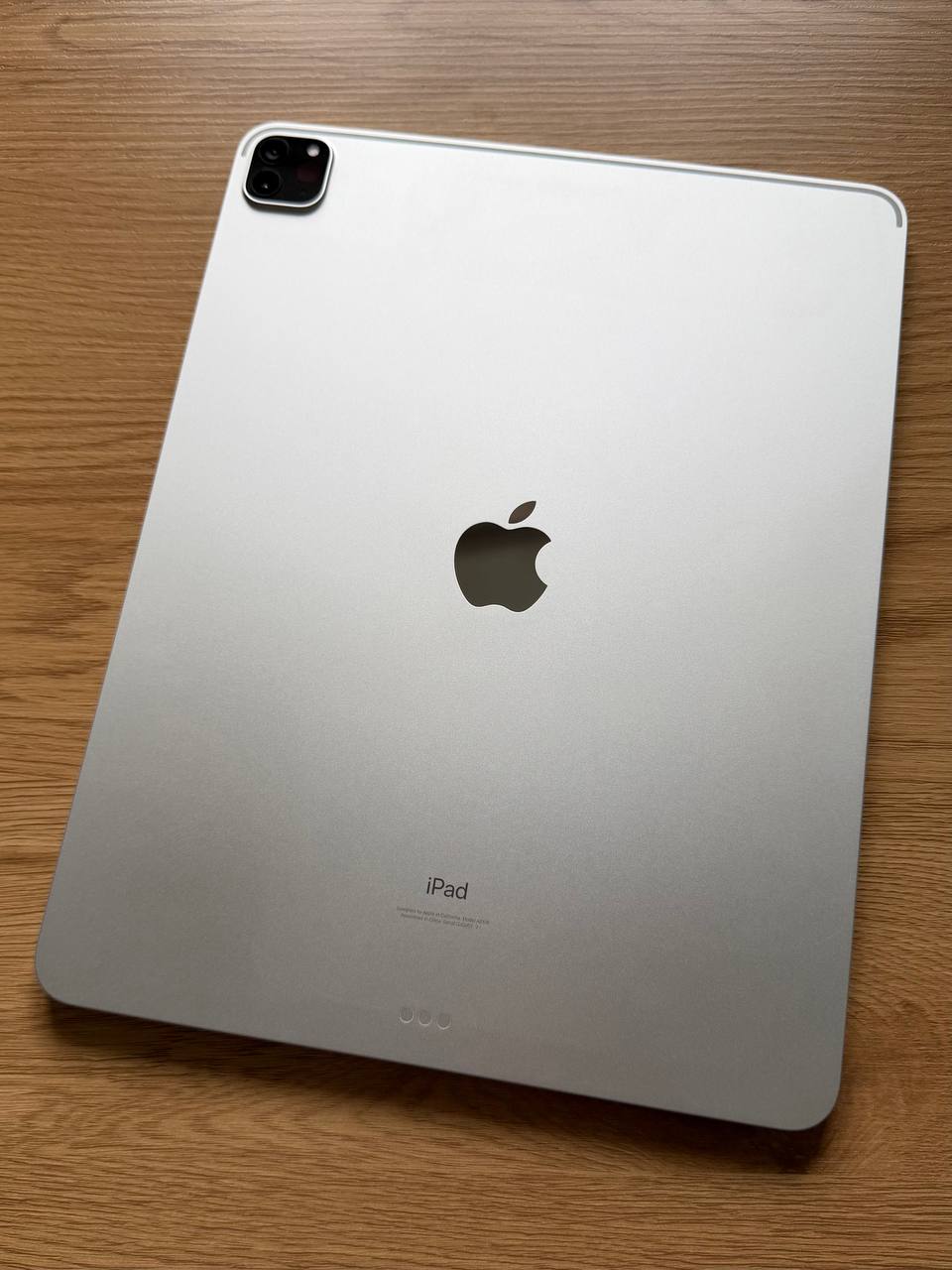 iPad Pro 12.9" (M1, 5-е поколение) 256 ГБ Wi-Fi с Apple Pencil, чехлом ESR и под