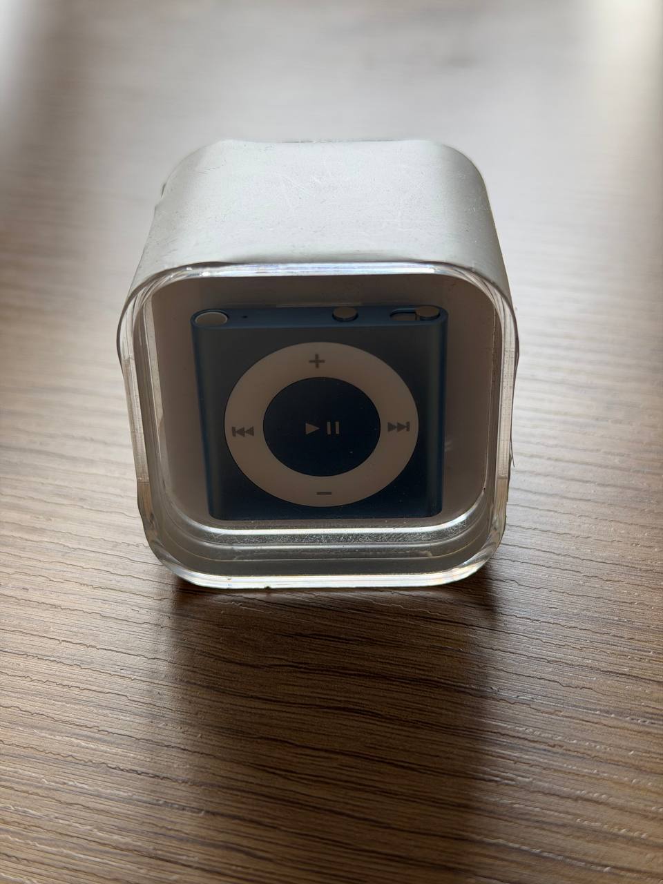 iPod shuffle (4-е поколение) 2 ГБ голубой, запечатан
