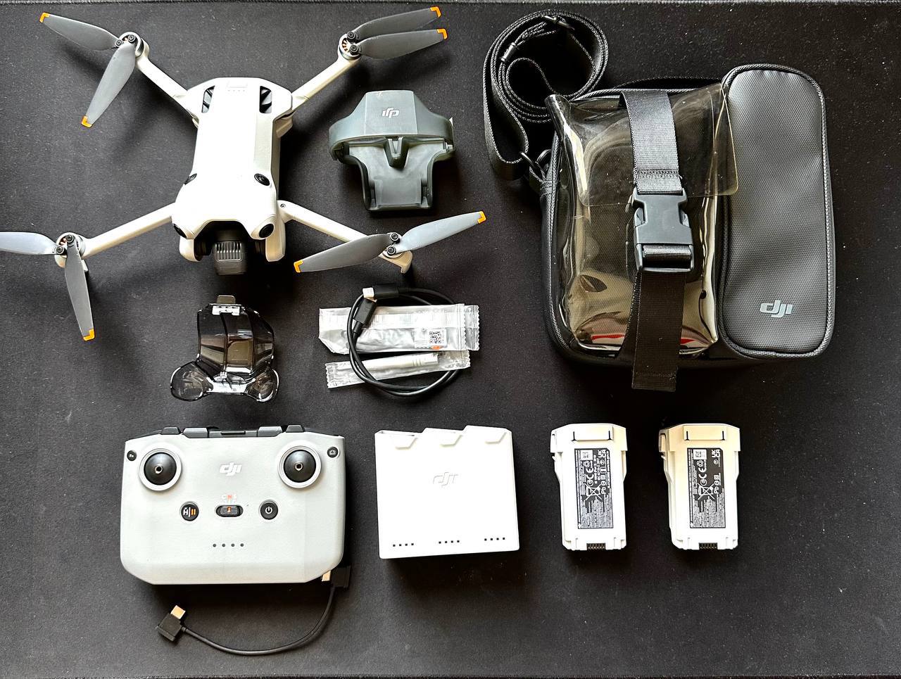 DJI Mini 4 Pro дрон с пультом, 2 аккумуляторами и сумкой