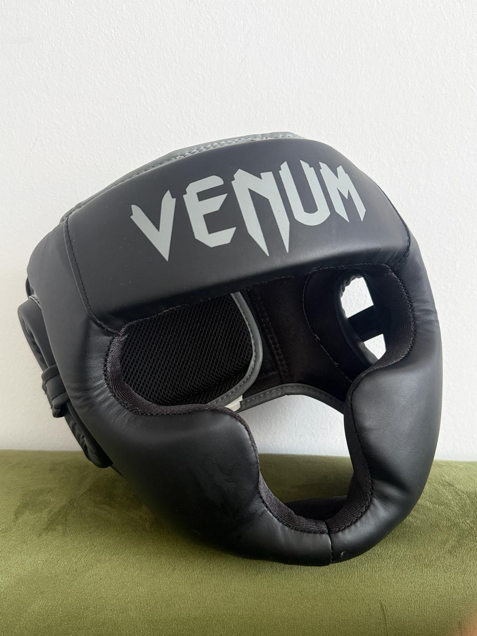 Защитный шлем Venum для бокса и единоборств