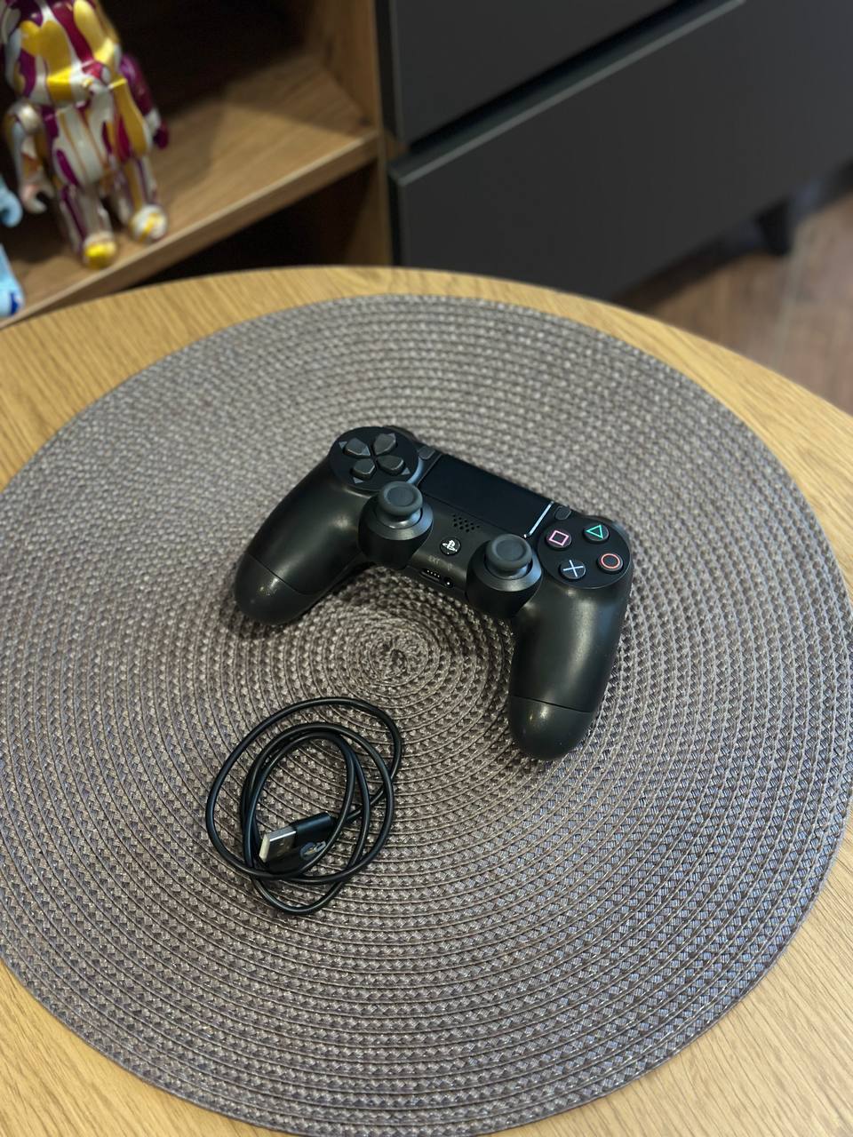 Геймпад Sony DualShock 4