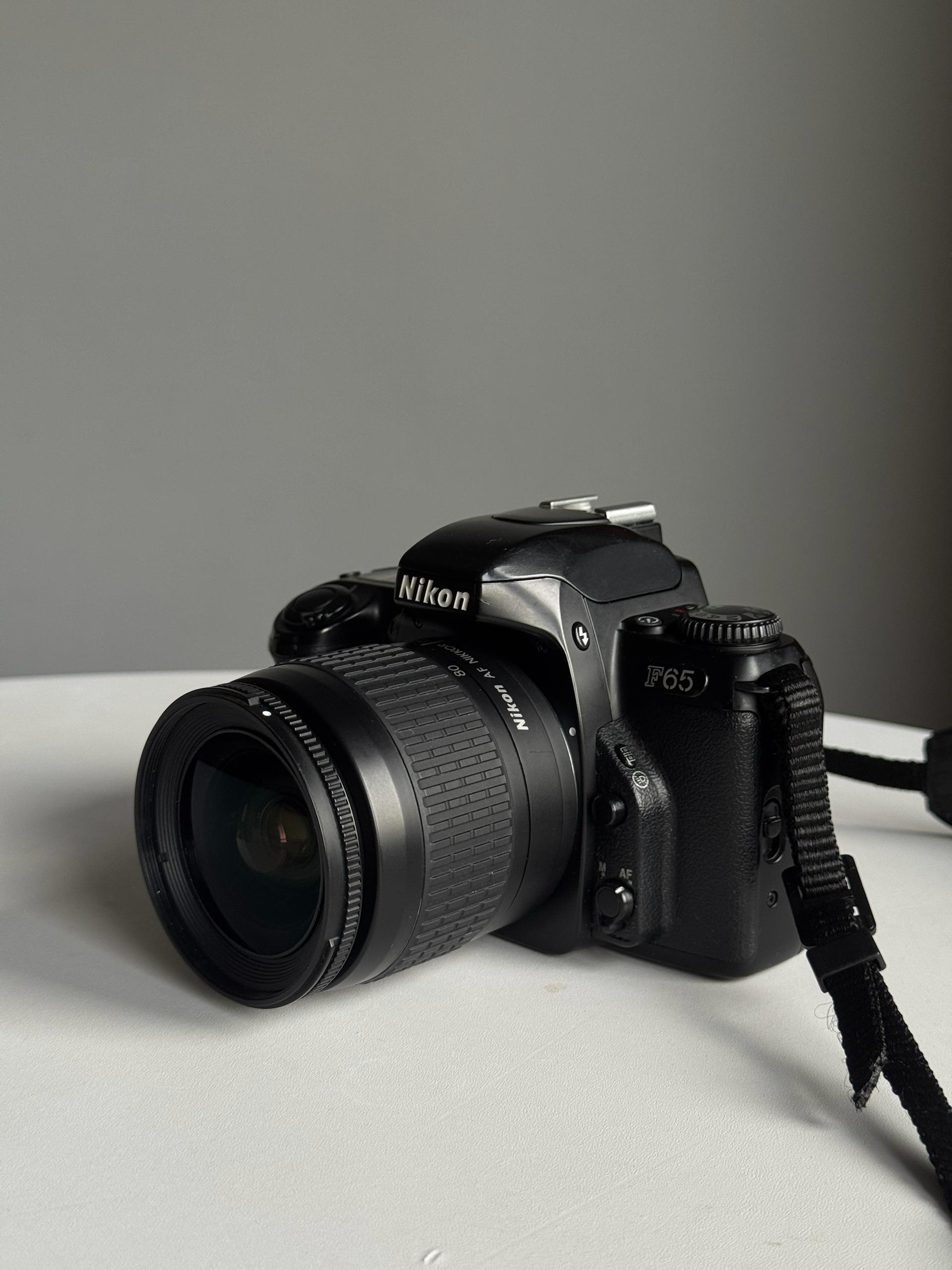 Пленочный фотоаппарат Nikon F65 + объектив AF Nikkor 28-80mm