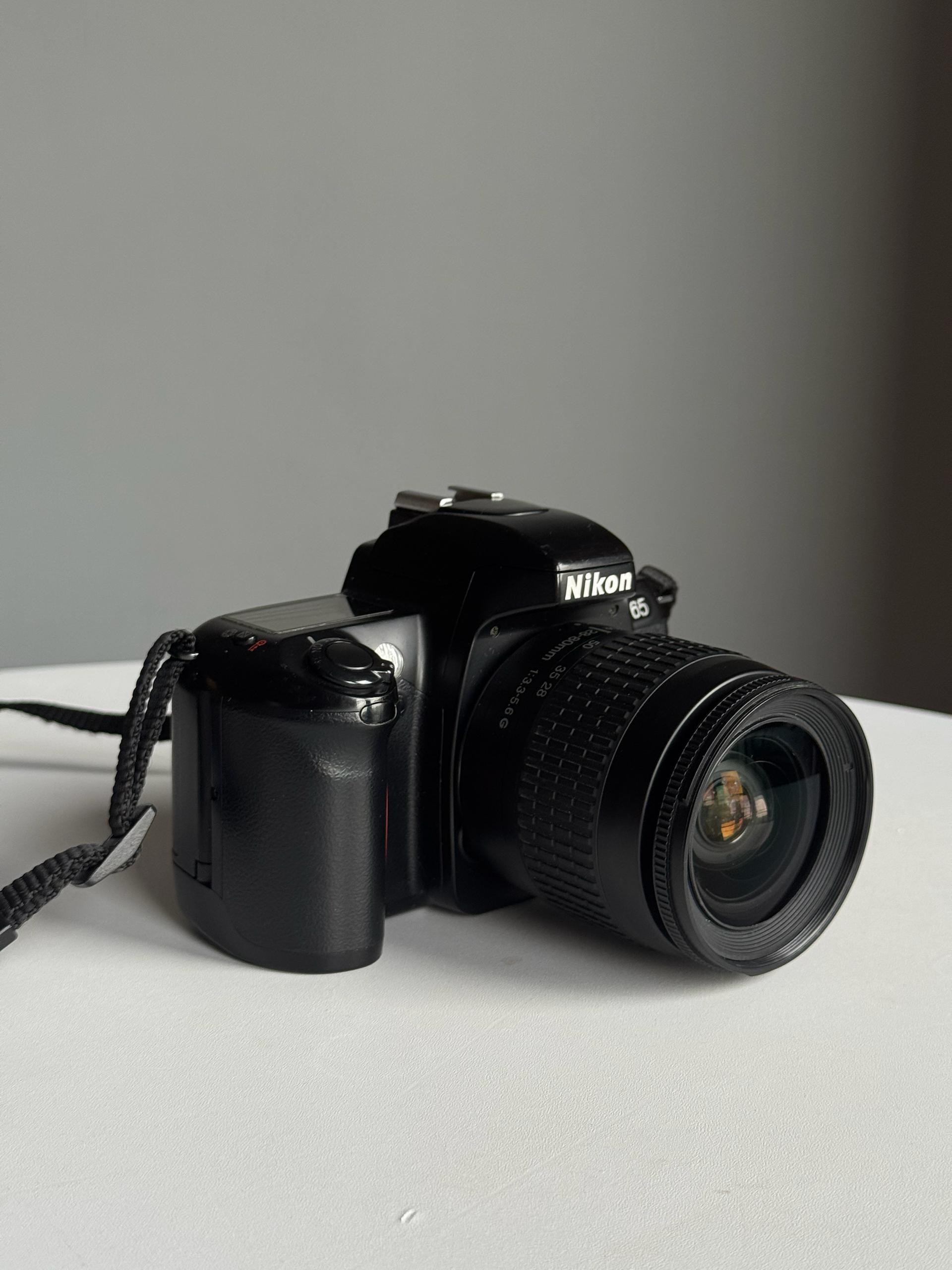 Пленочный фотоаппарат Nikon F65 + объектив AF Nikkor 28-80mm