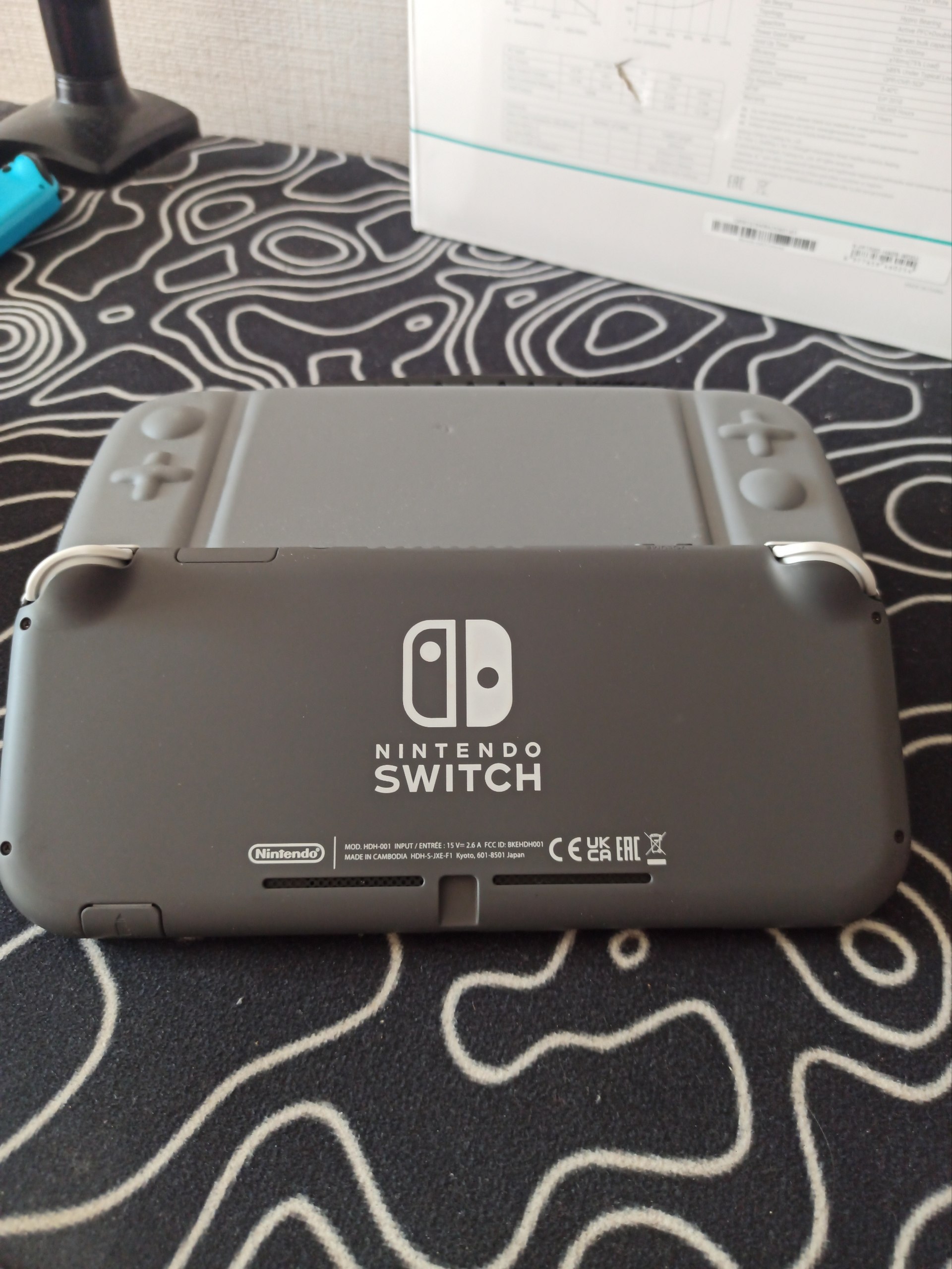 Nintendo Switch Lite прошитая, с чехлом и картой 256 ГБ