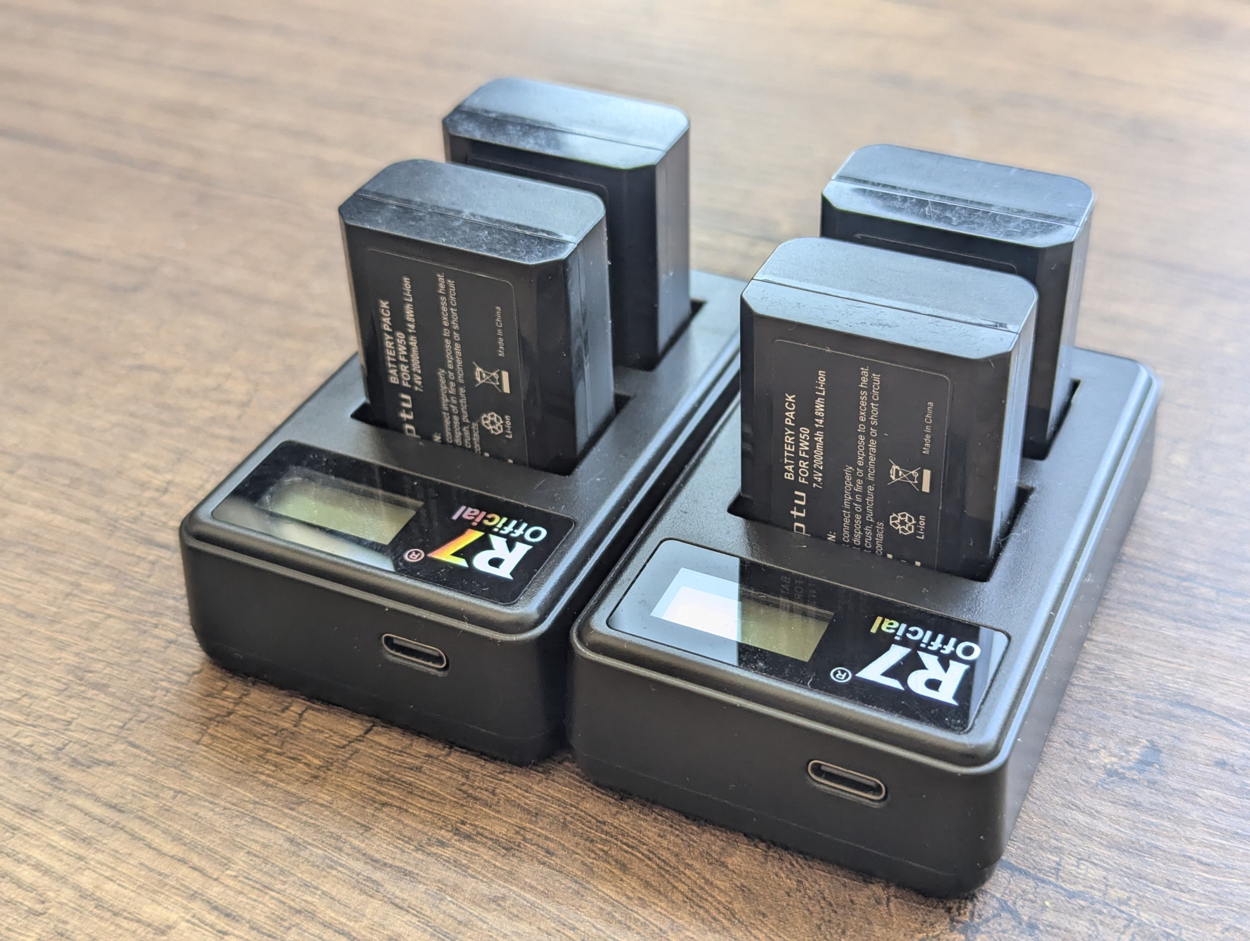 4 аккумулятора FW50 7.4V 2000mAh + 2 зарядных устройства Type C для Sony