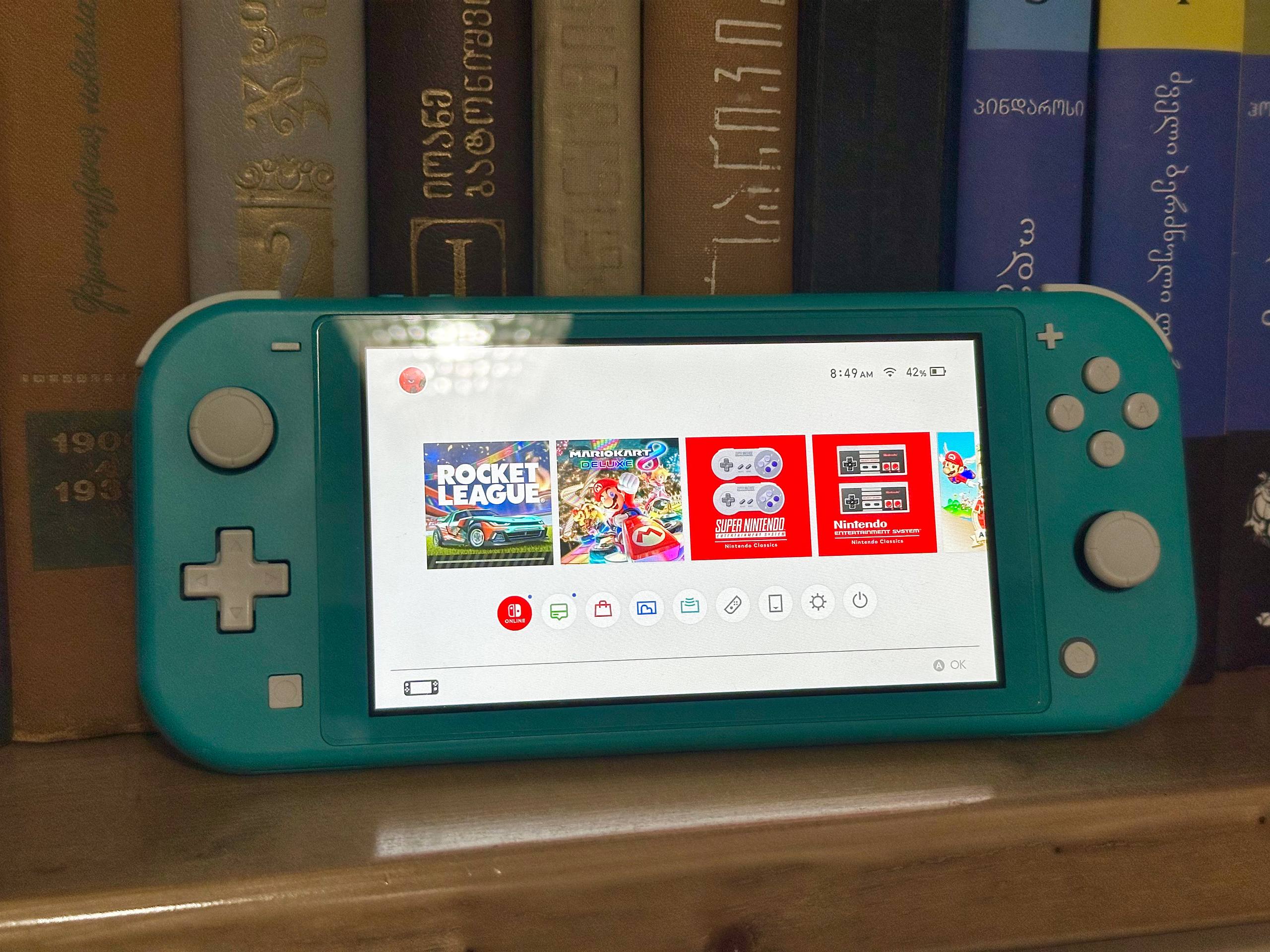 Nintendo Switch Lite с играми Mario Kart 8 Deluxe и Rocket League