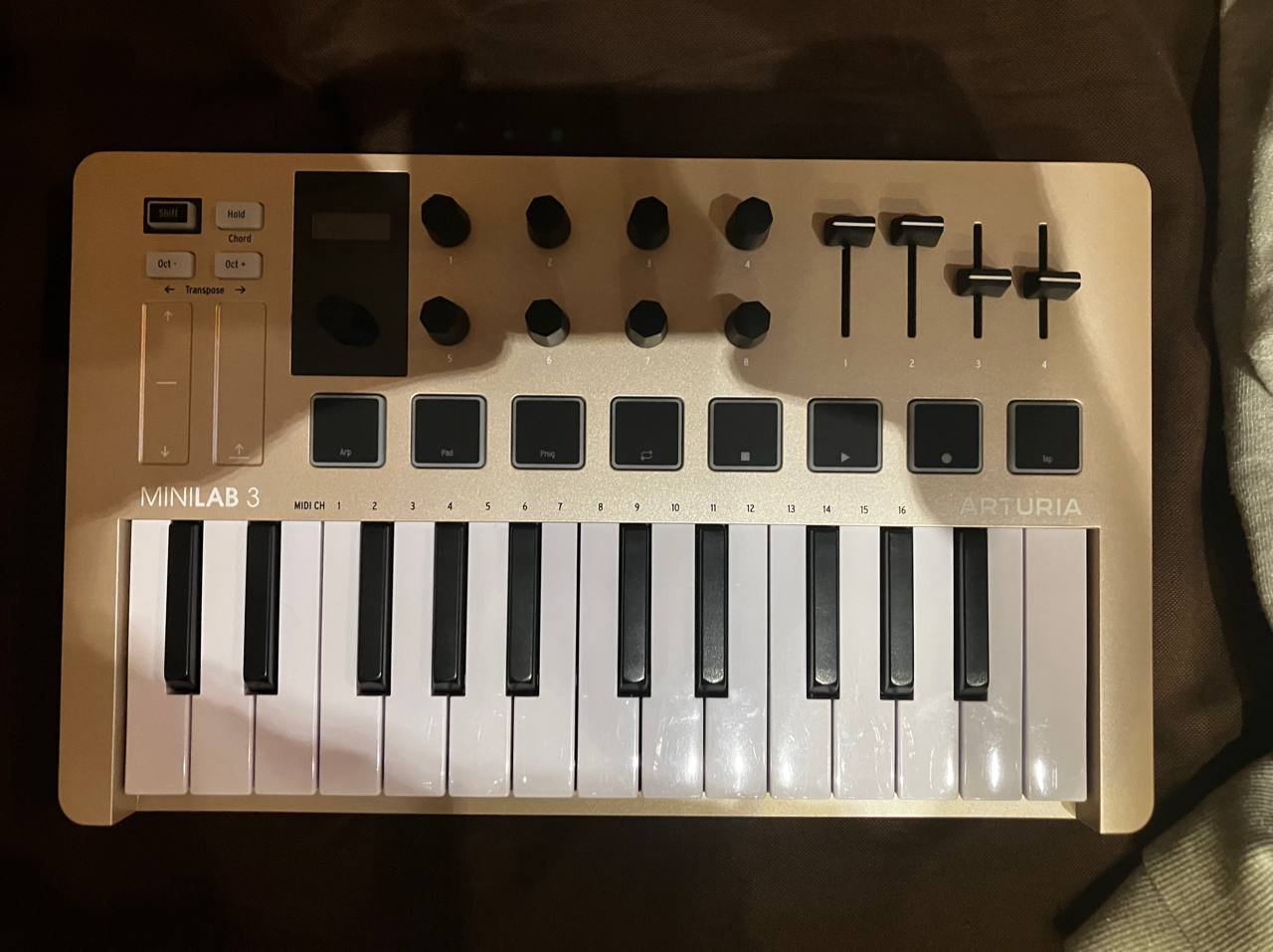 MIDI клавиатура Arturia MiniLab 3