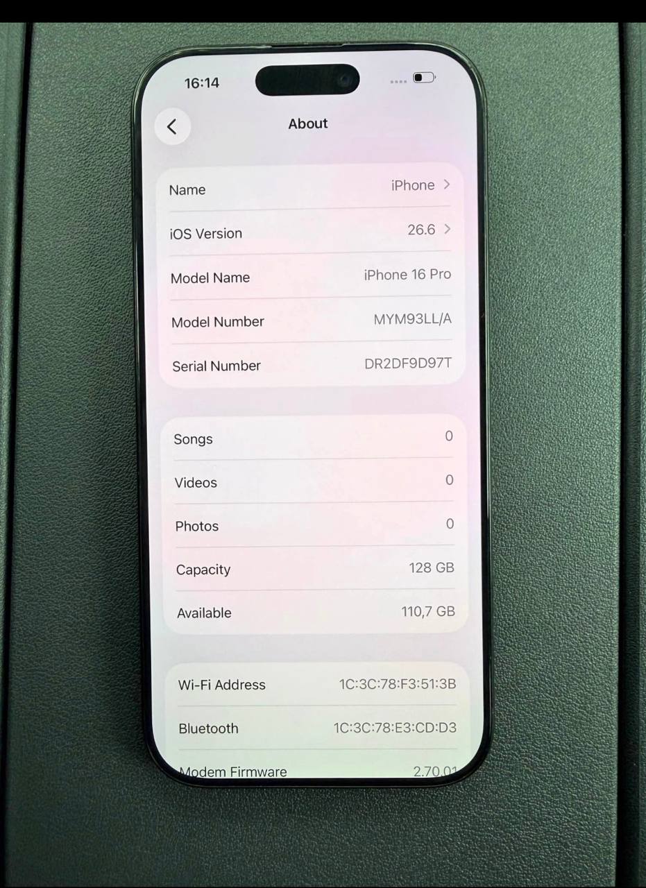 iPhone 16 Pro в идеальном состоянии, комплект: коробка, чехол
