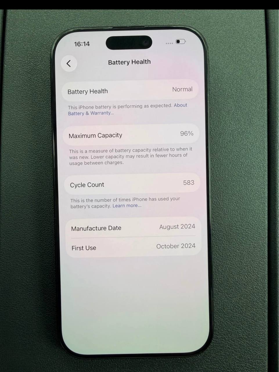 iPhone 16 Pro в идеальном состоянии, комплект: коробка, чехол