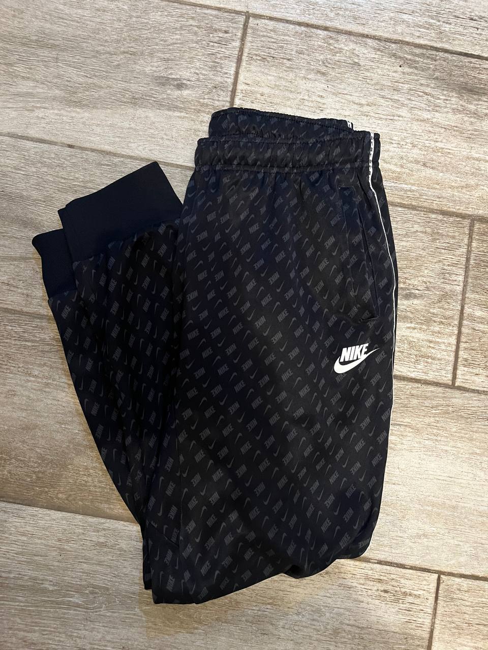 Спортивные штаны Nike, размер M