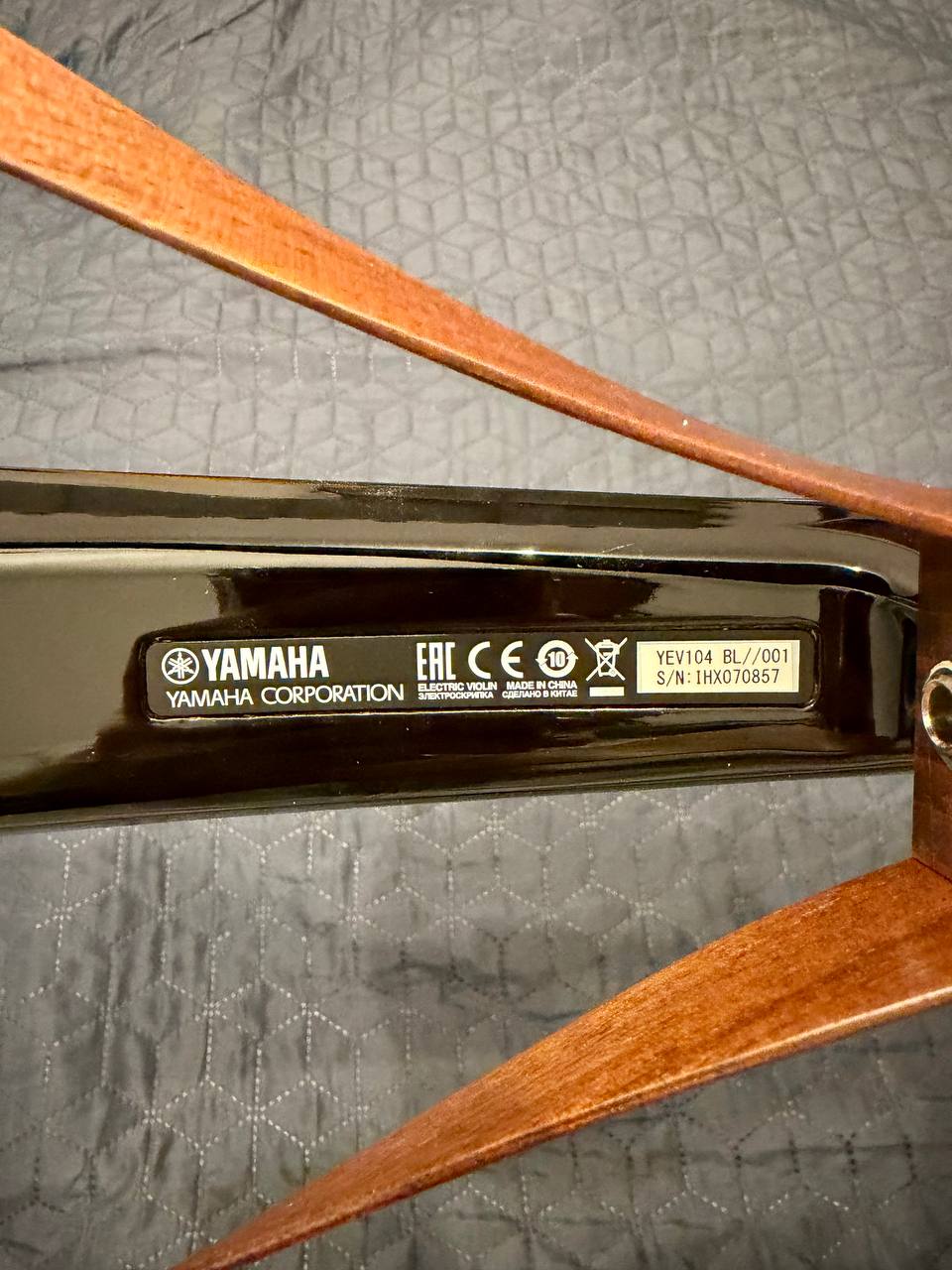 Электроскрипка Yamaha YEV-104 4-струнная